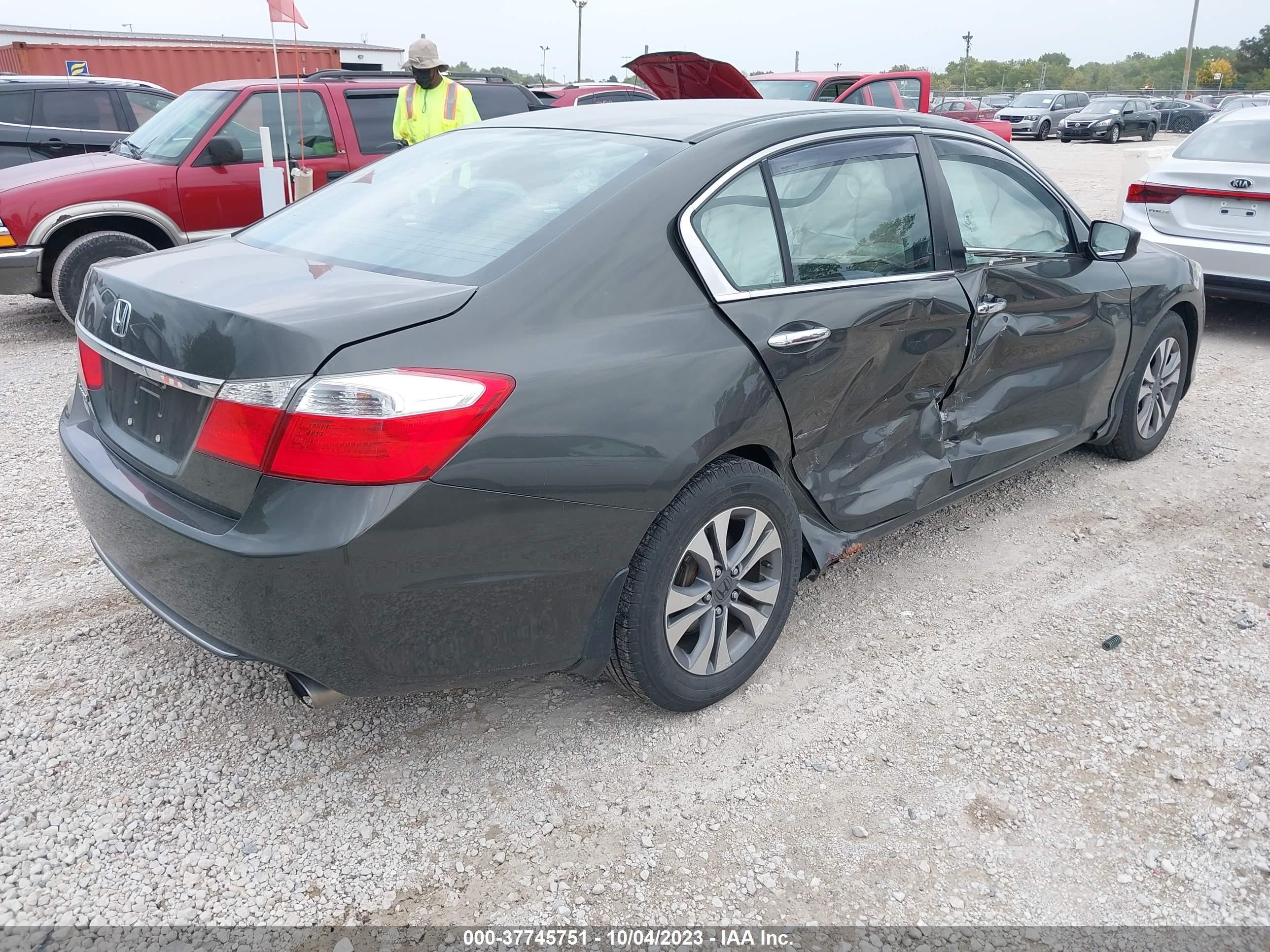 Photo 3 VIN: 1HGCR2F35DA247936 - HONDA ACCORD 