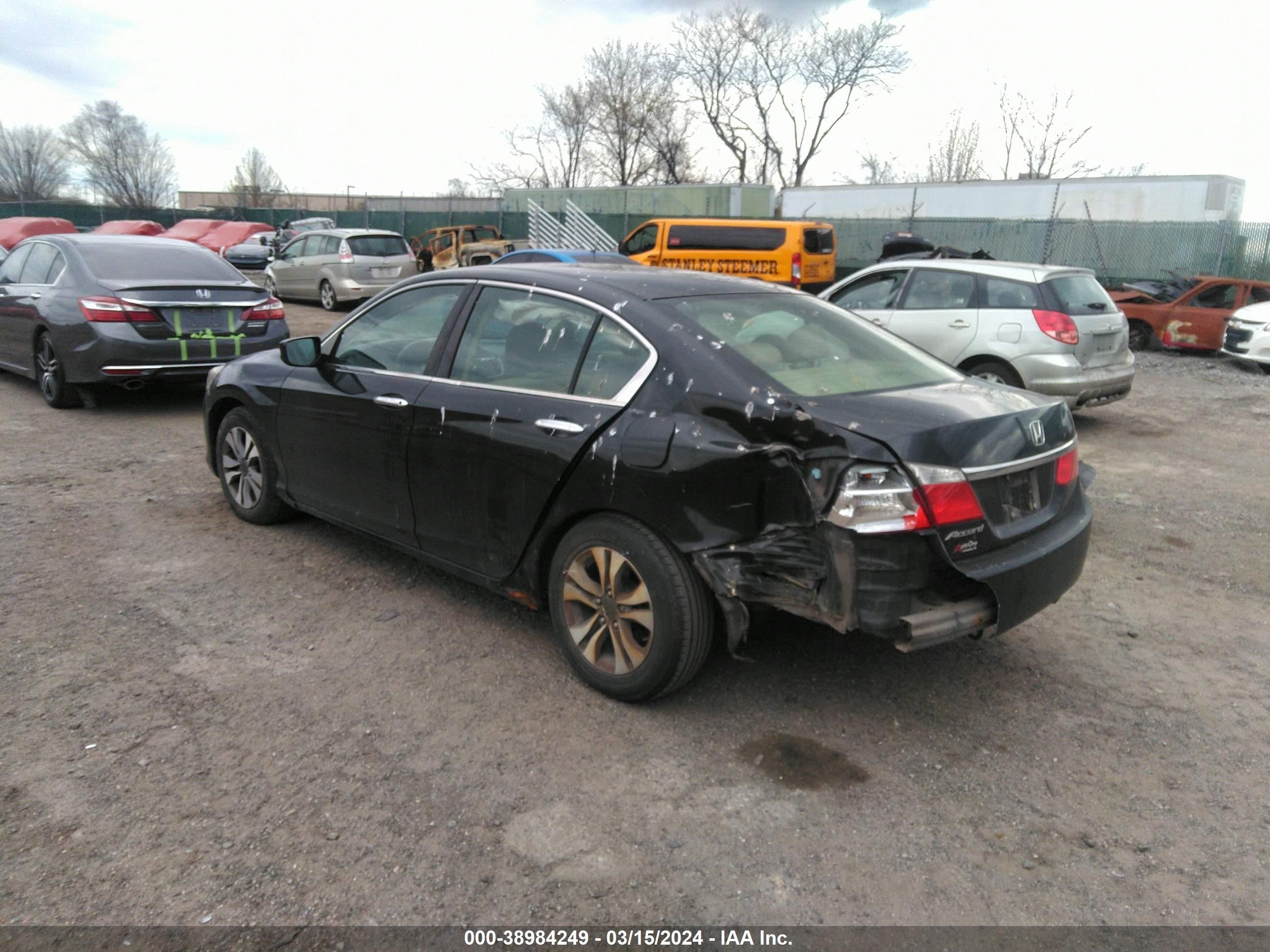 Photo 2 VIN: 1HGCR2F35EA038388 - HONDA ACCORD 