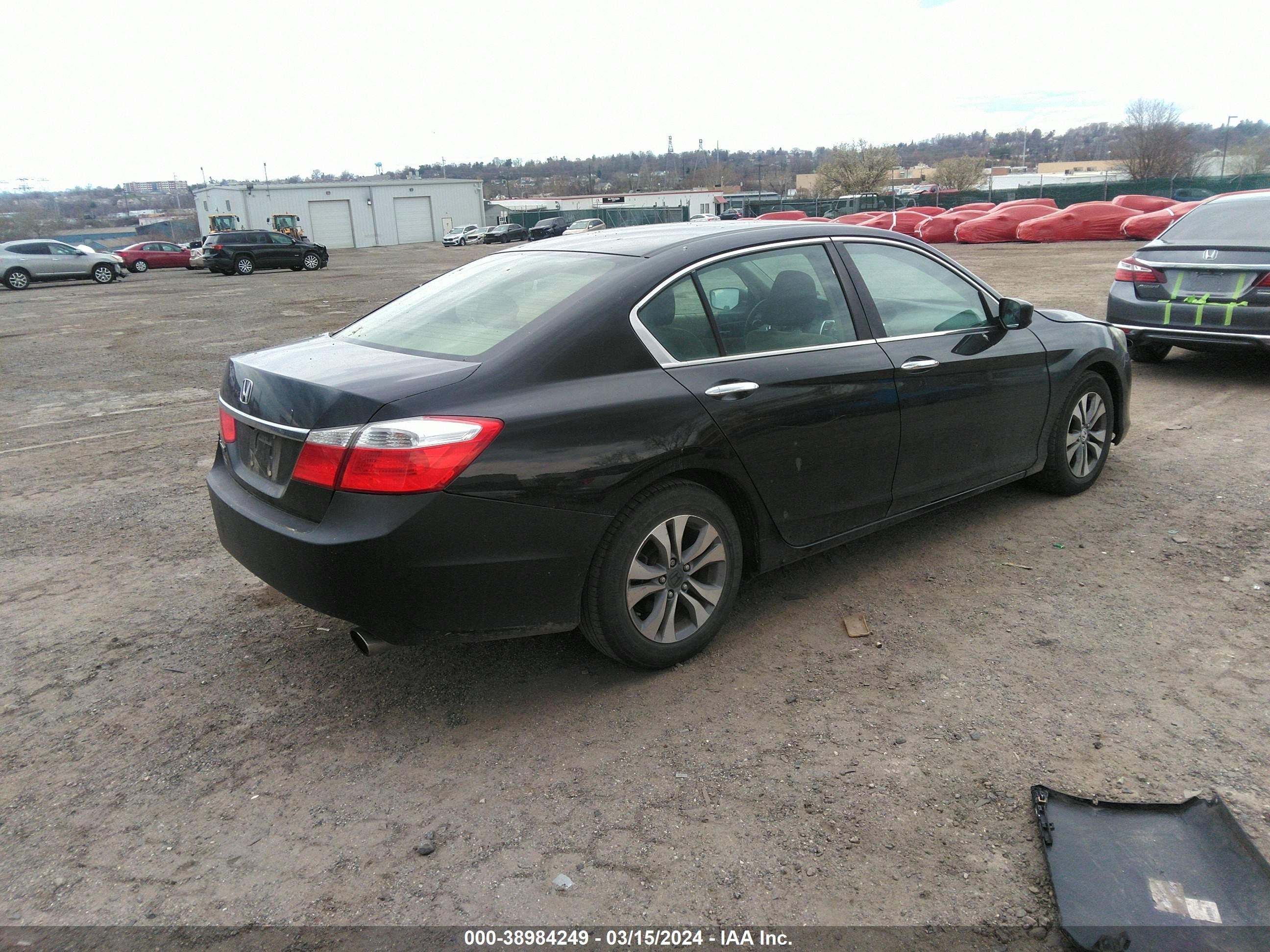 Photo 3 VIN: 1HGCR2F35EA038388 - HONDA ACCORD 