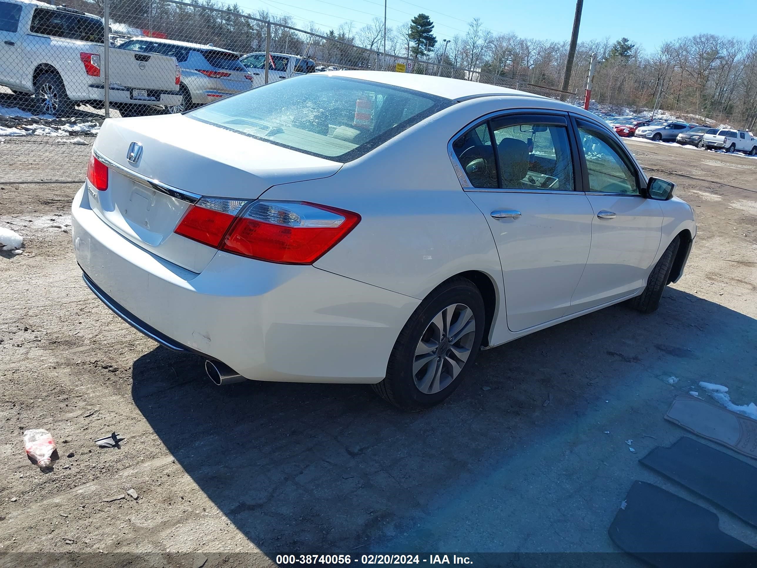 Photo 3 VIN: 1HGCR2F35EA112814 - HONDA ACCORD 