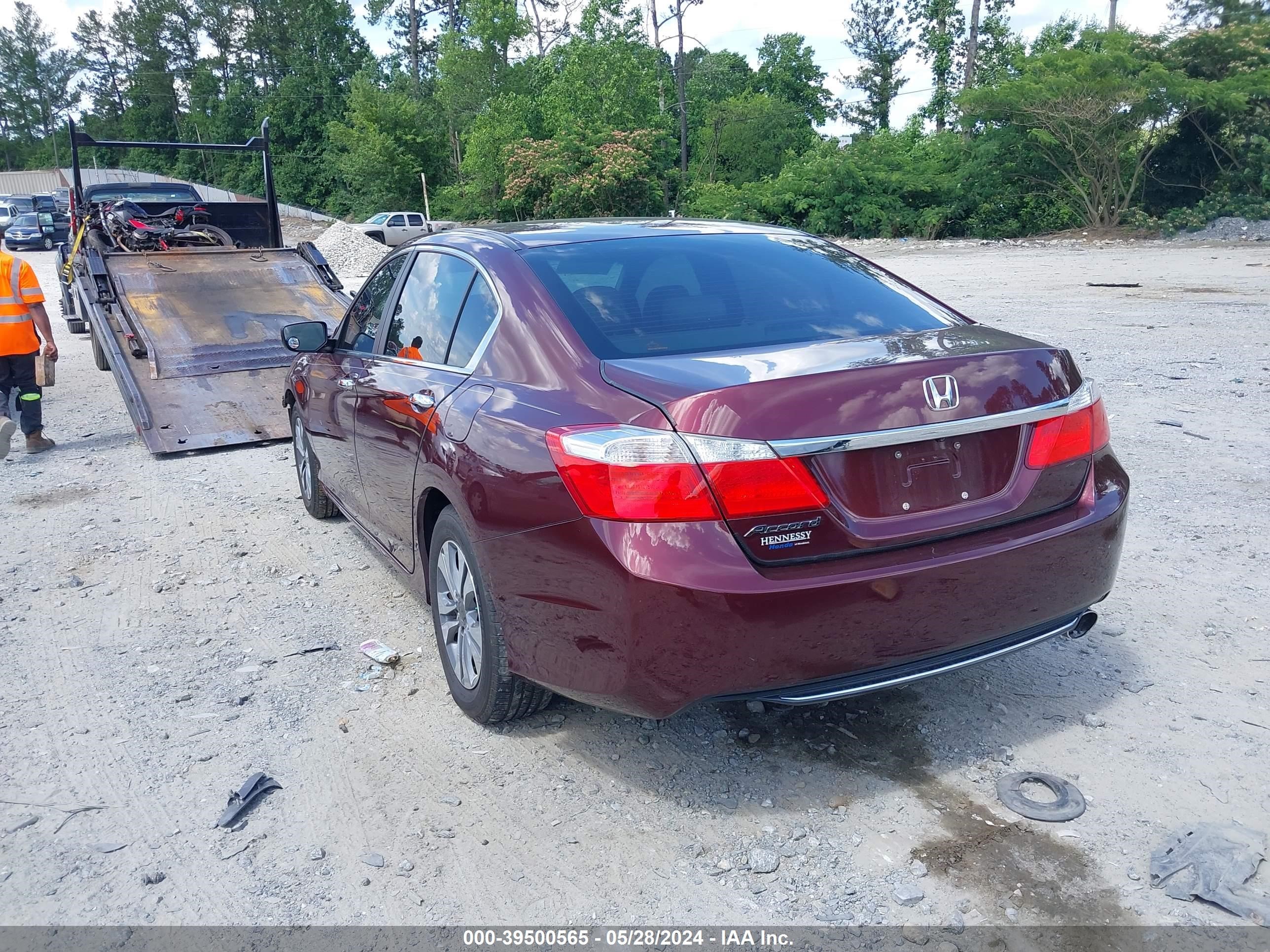 Photo 2 VIN: 1HGCR2F35FA185375 - HONDA ACCORD 