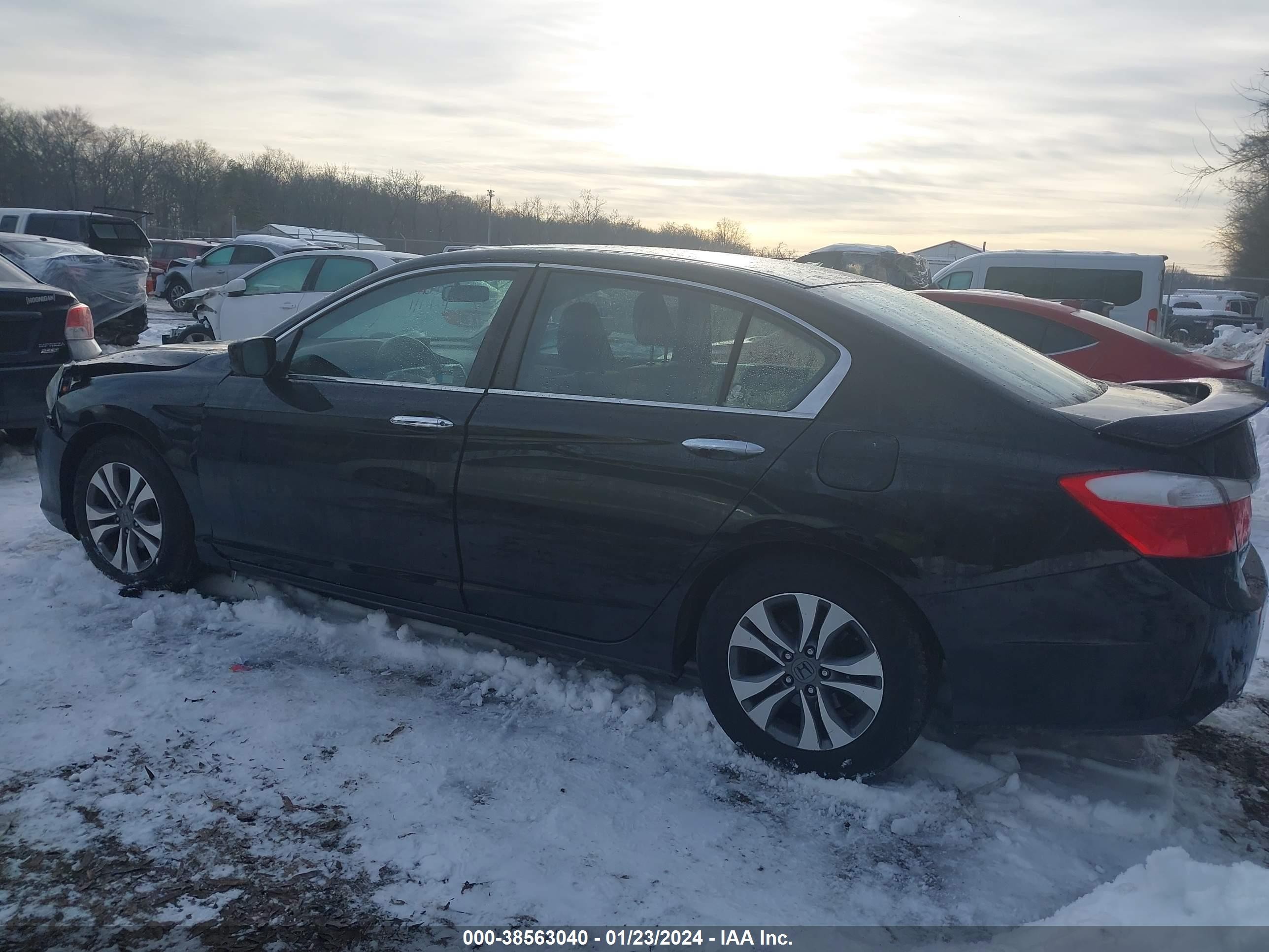 Photo 2 VIN: 1HGCR2F35FA209741 - HONDA ACCORD 