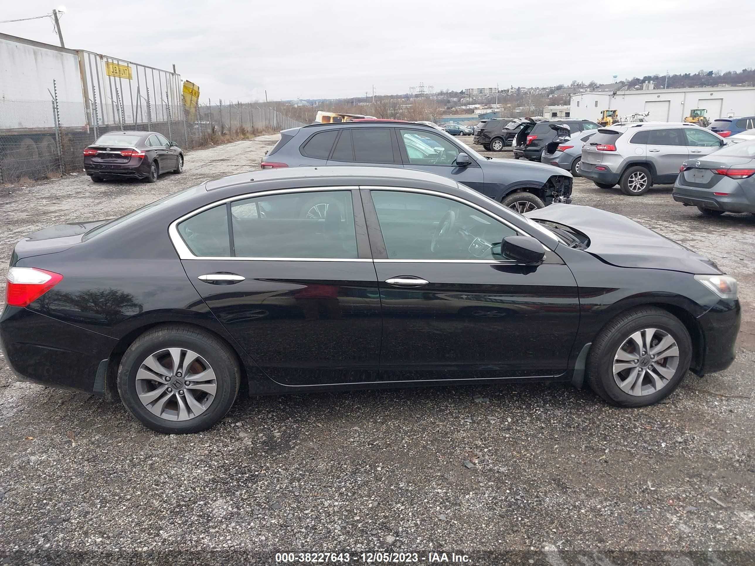 Photo 13 VIN: 1HGCR2F35FA256221 - HONDA ACCORD 