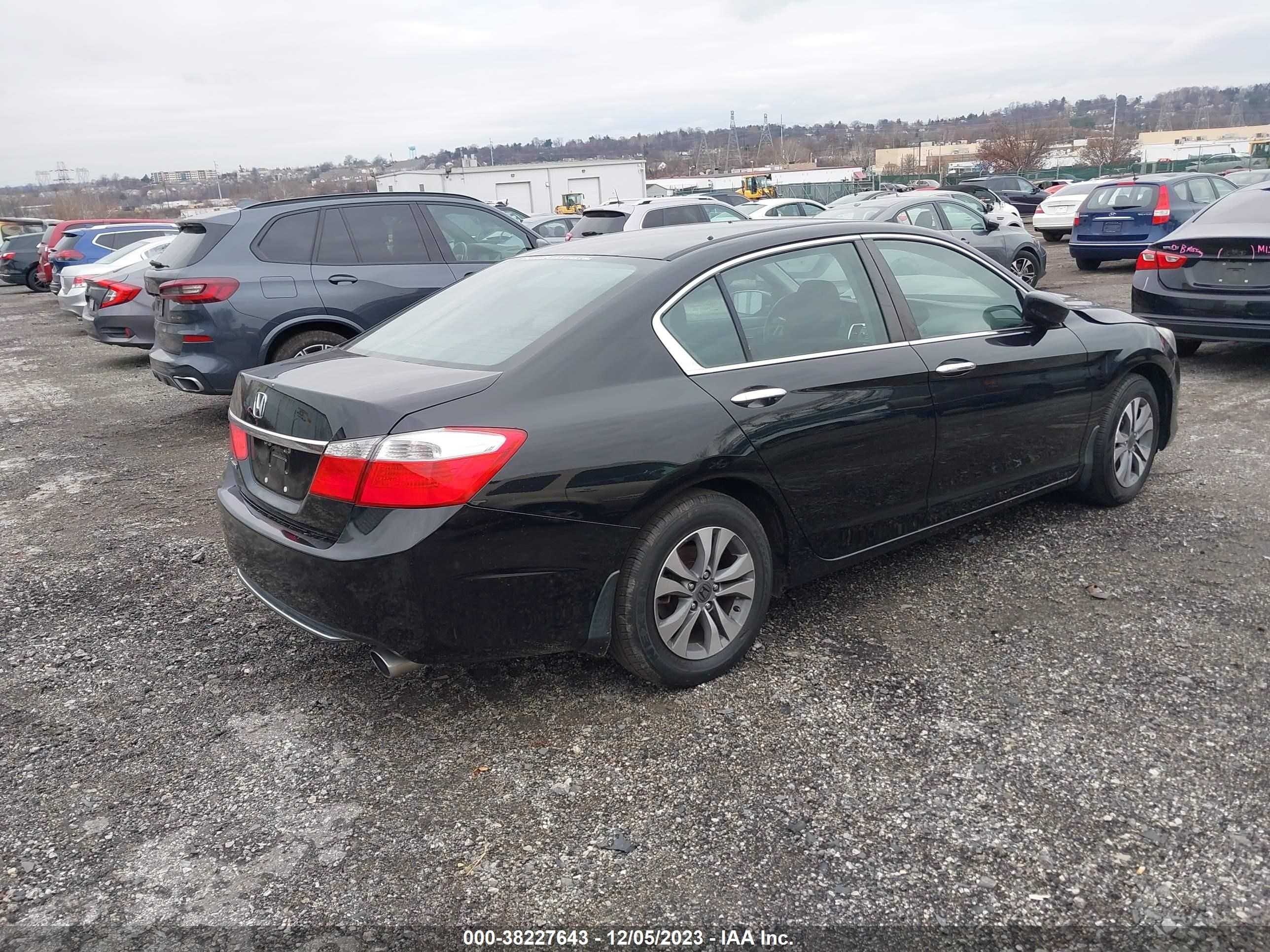 Photo 3 VIN: 1HGCR2F35FA256221 - HONDA ACCORD 