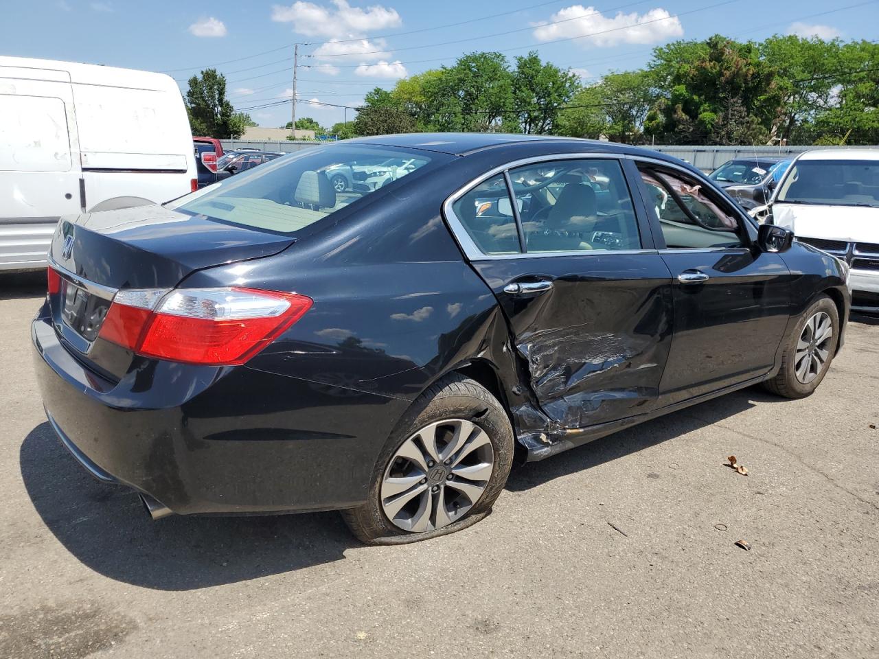 Photo 2 VIN: 1HGCR2F35FA268191 - HONDA ACCORD 