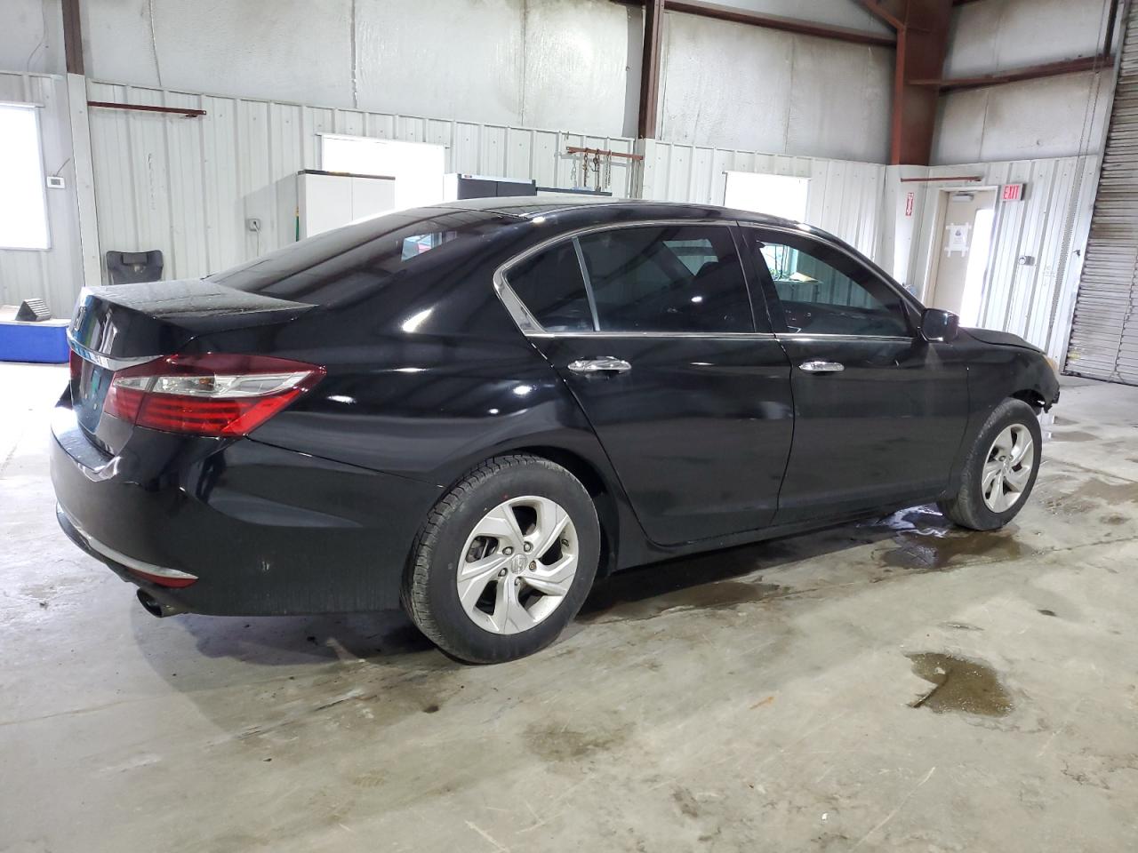 Photo 2 VIN: 1HGCR2F35GA001313 - HONDA ACCORD 