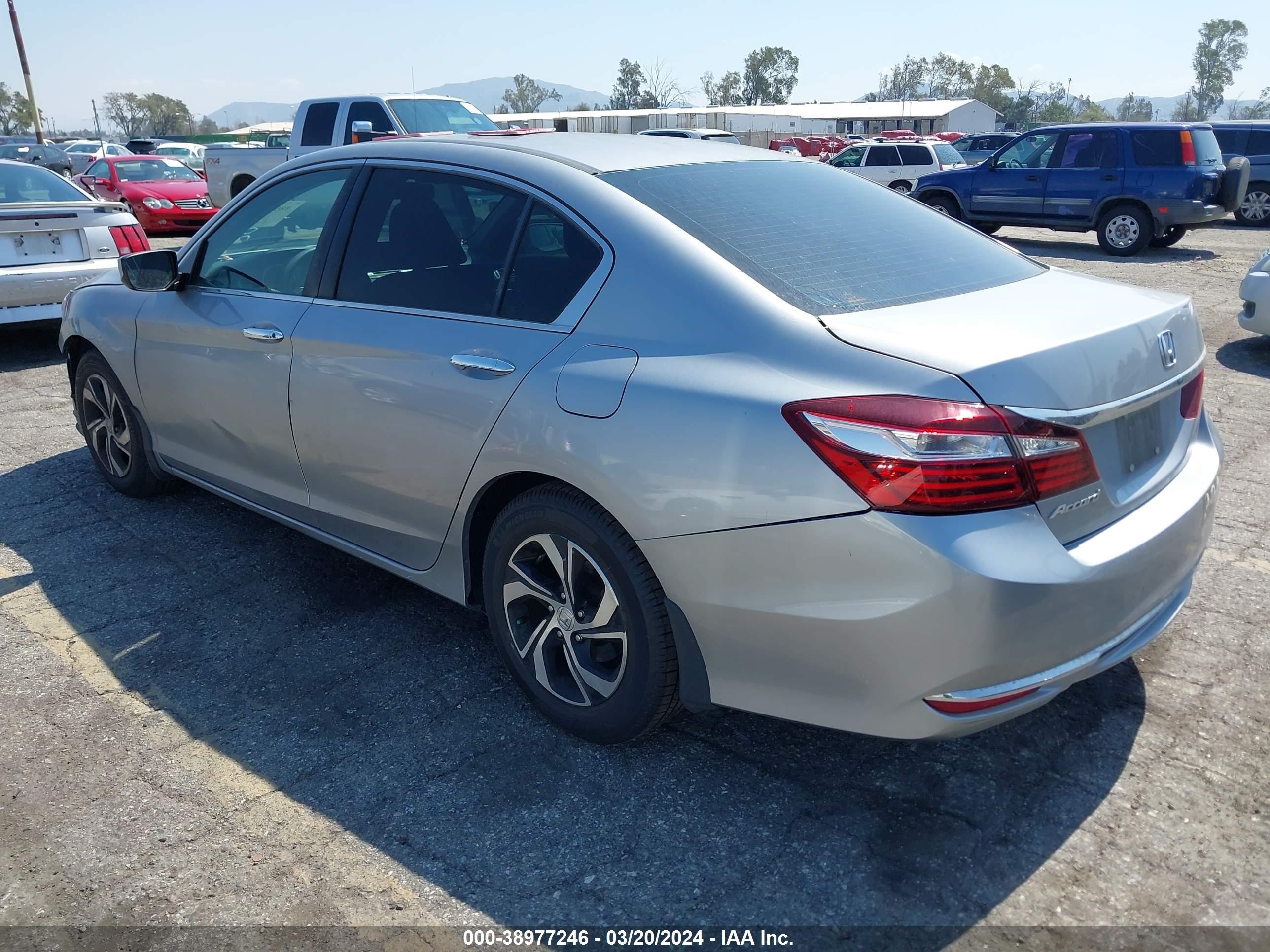 Photo 2 VIN: 1HGCR2F35HA206471 - HONDA ACCORD 