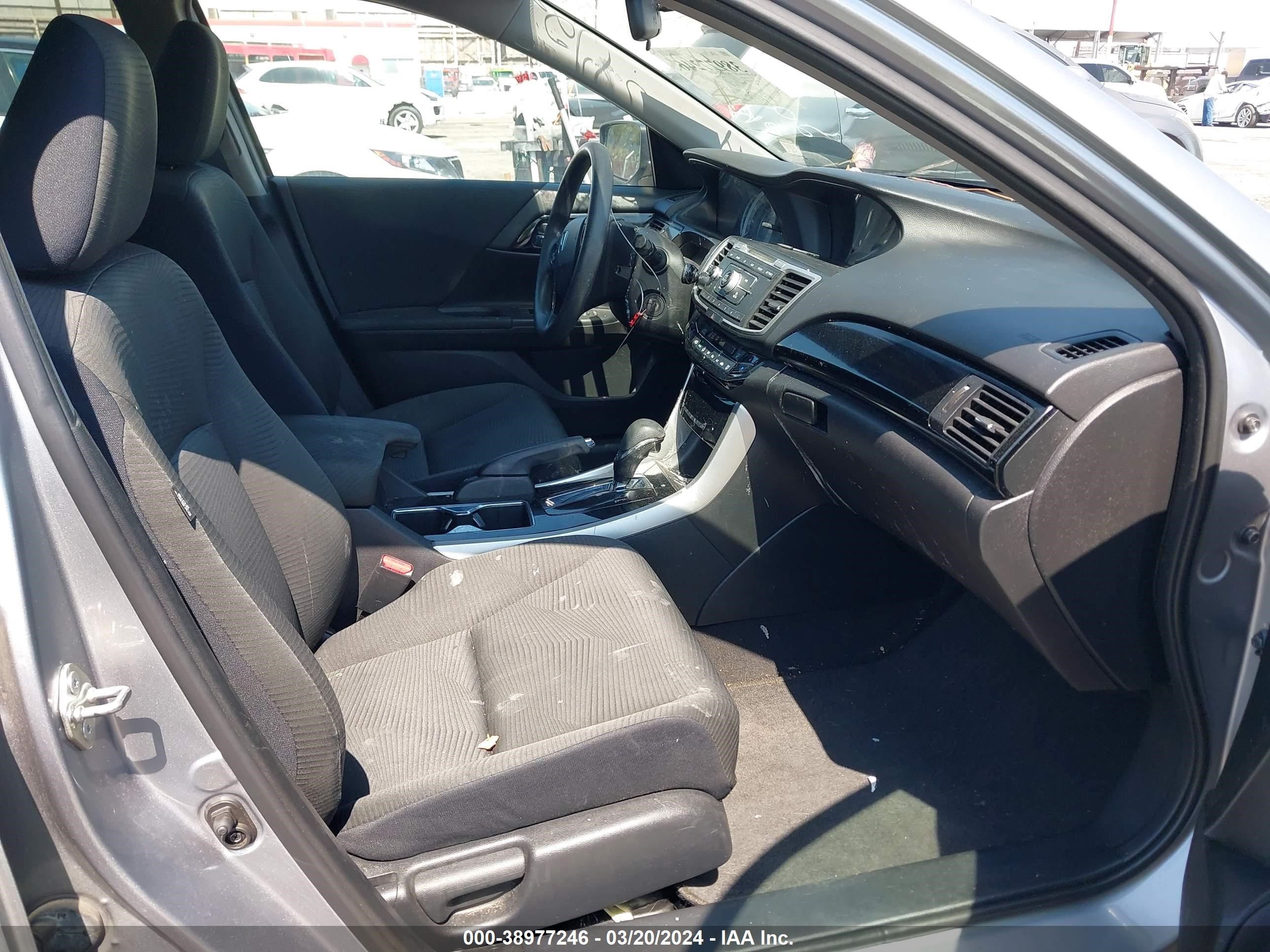 Photo 4 VIN: 1HGCR2F35HA206471 - HONDA ACCORD 