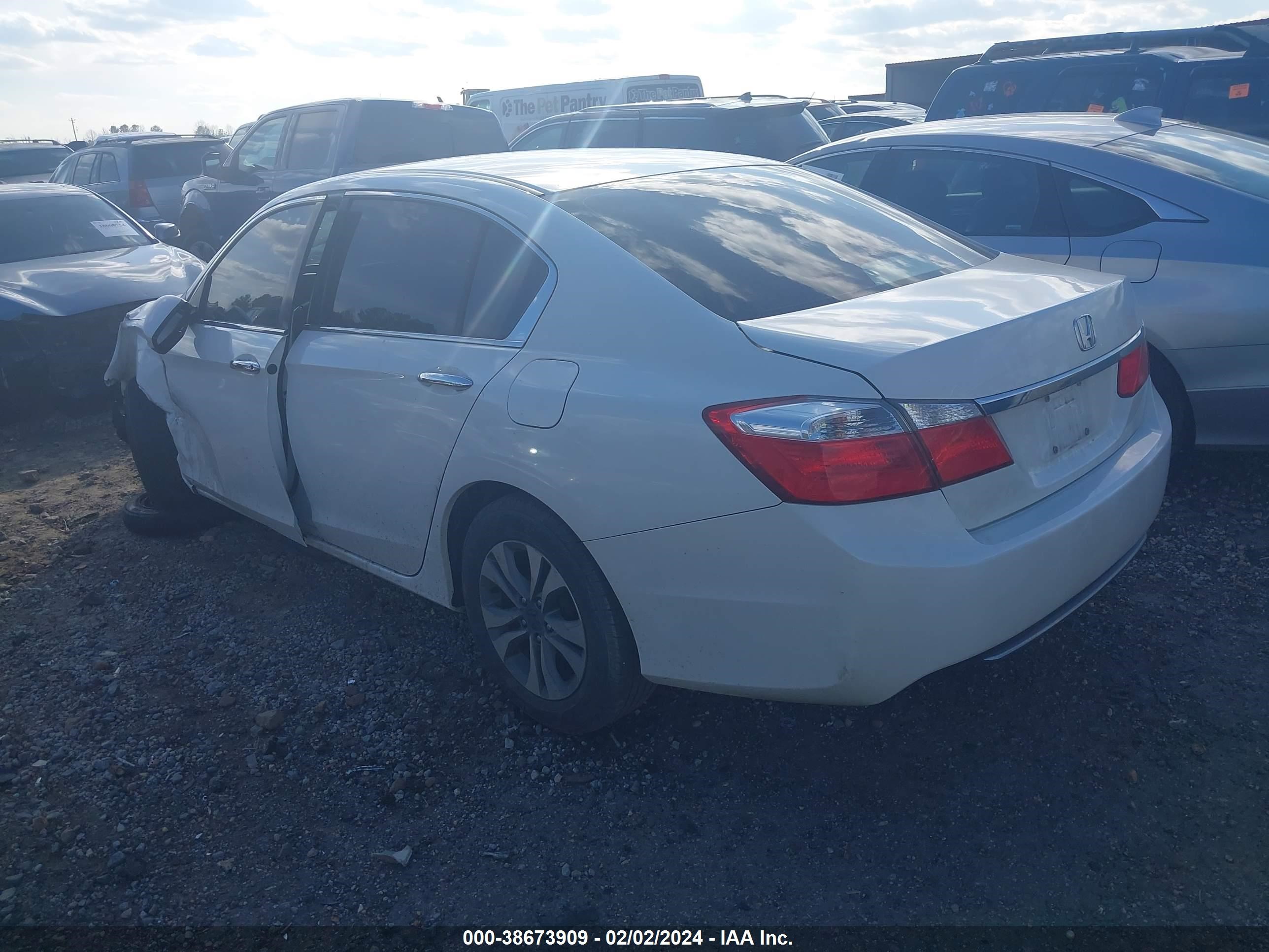 Photo 2 VIN: 1HGCR2F36FA118395 - HONDA ACCORD 