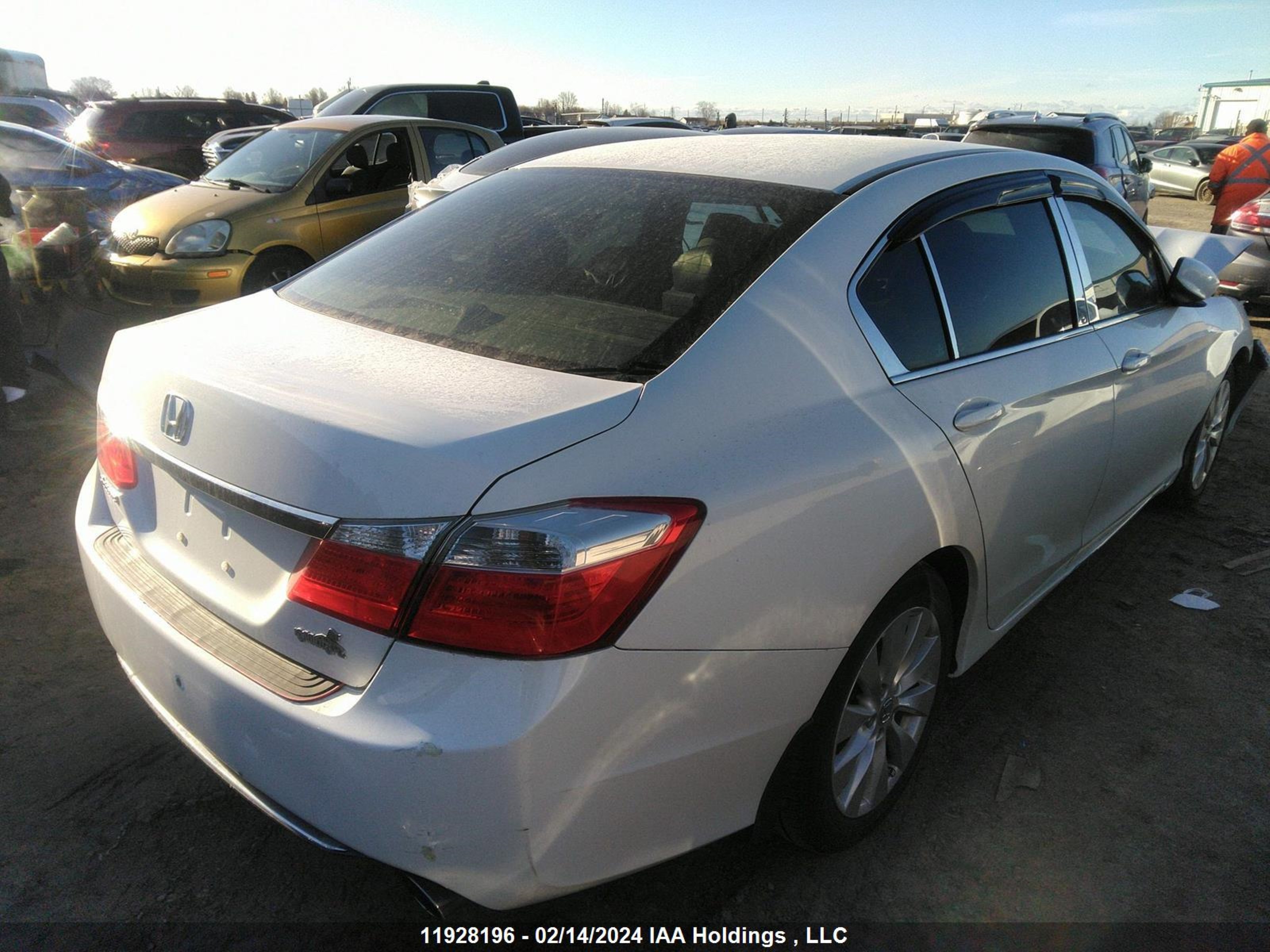 Photo 3 VIN: 1HGCR2F36FA810690 - HONDA ACCORD 