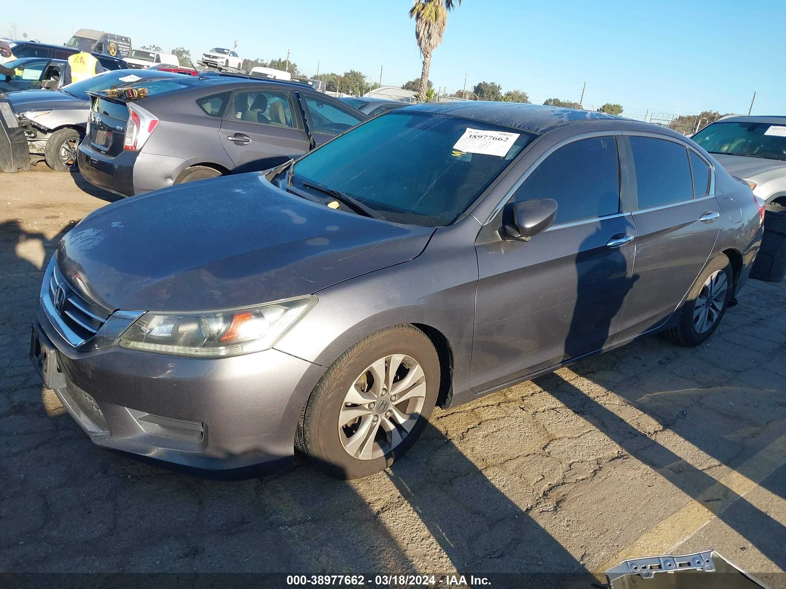 Photo 1 VIN: 1HGCR2F37DA229020 - HONDA ACCORD 