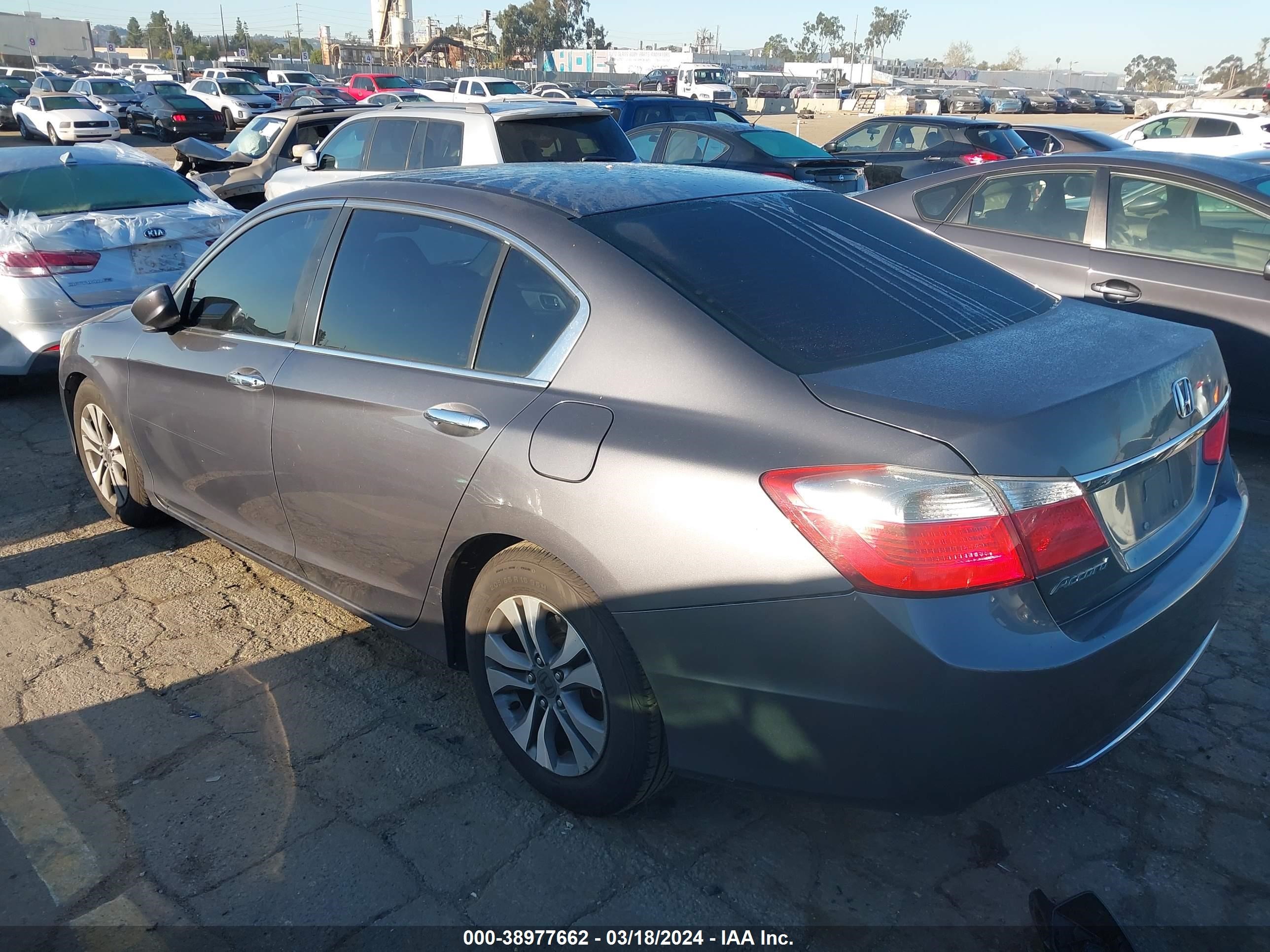 Photo 2 VIN: 1HGCR2F37DA229020 - HONDA ACCORD 