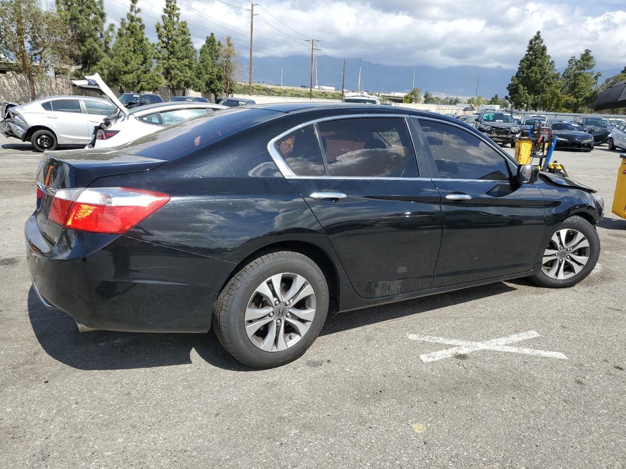 Photo 2 VIN: 1HGCR2F37EA111860 - HONDA ACCORD 