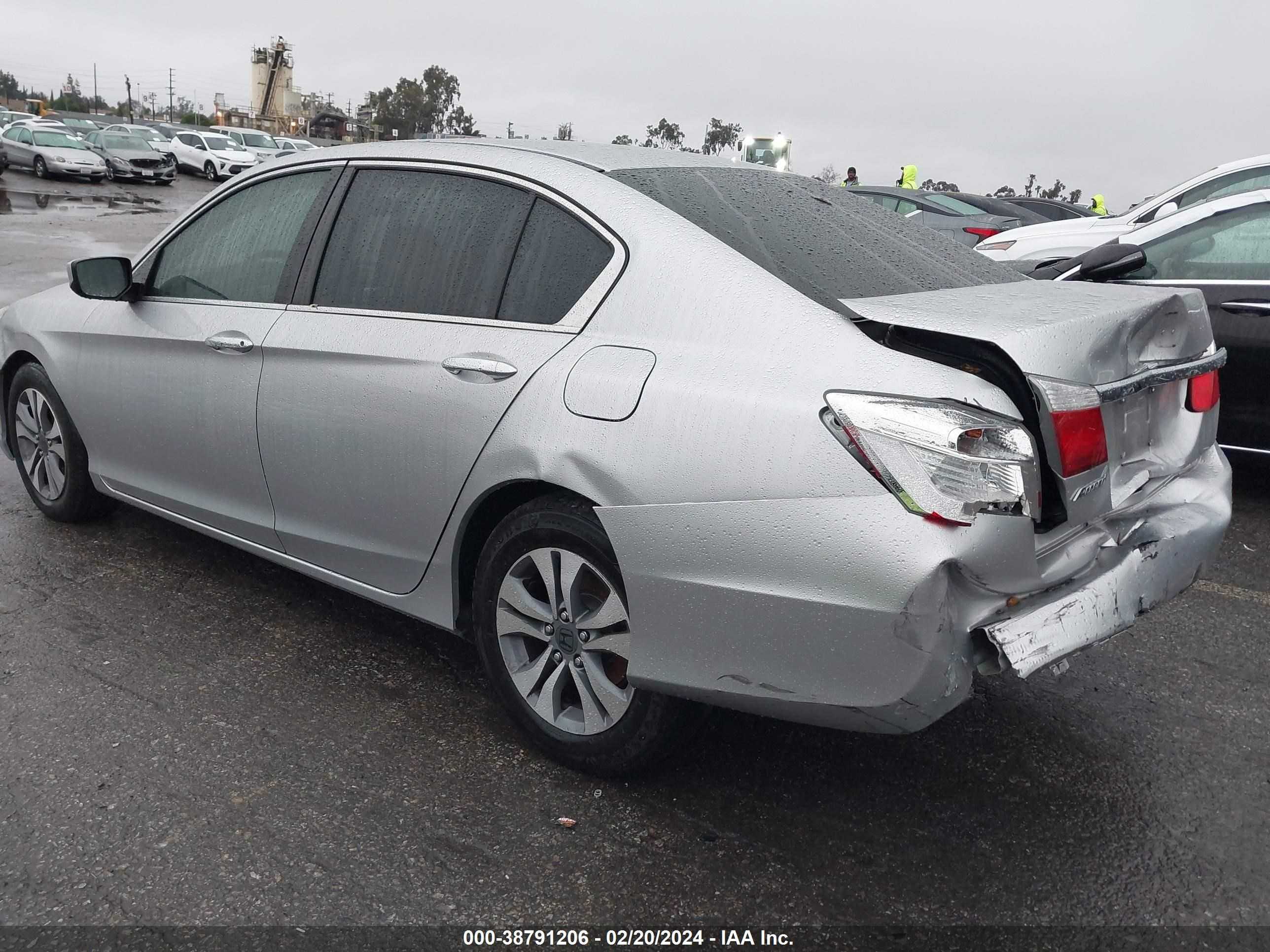 Photo 2 VIN: 1HGCR2F37EA137097 - HONDA ACCORD 