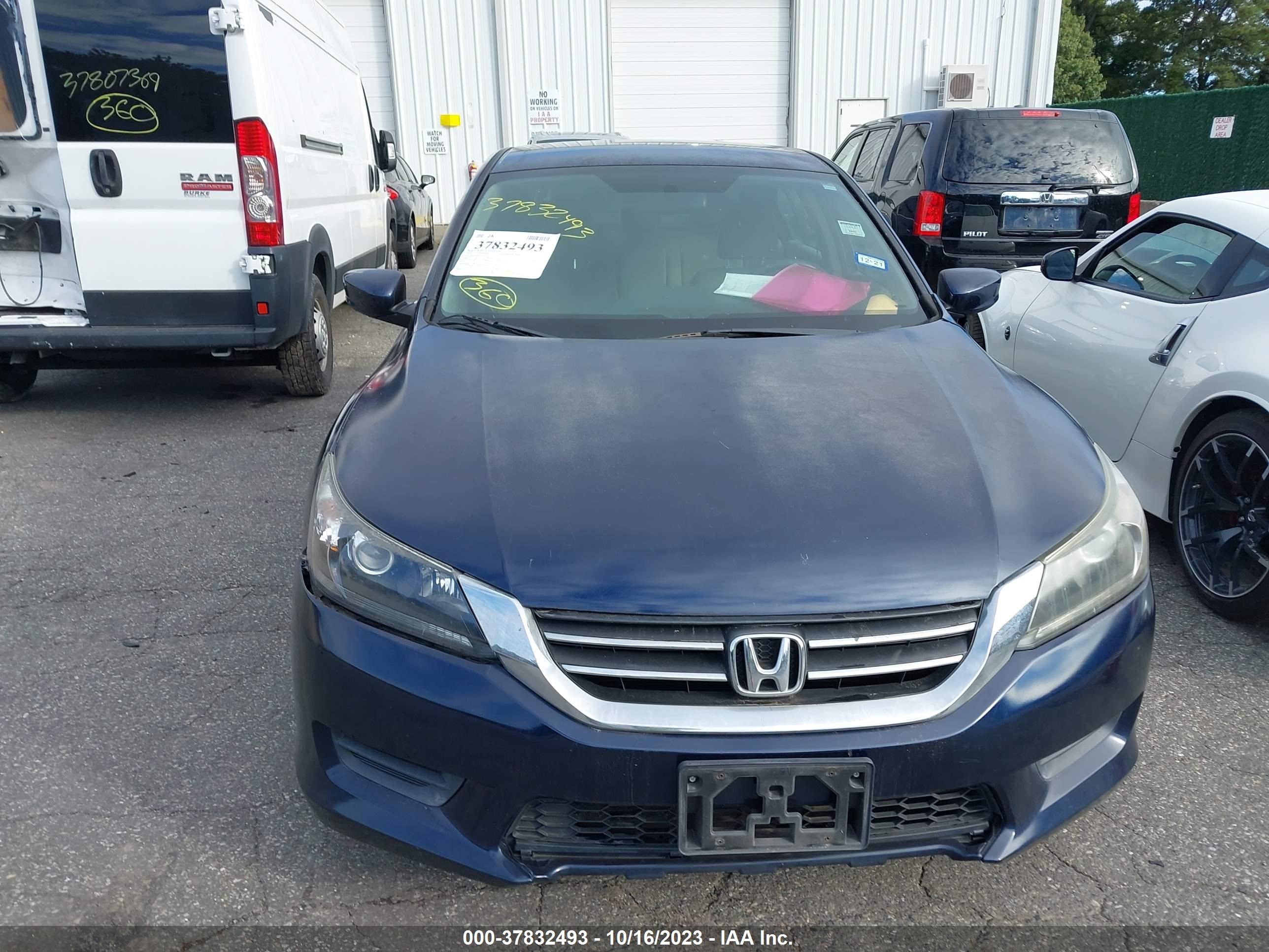 Photo 11 VIN: 1HGCR2F37EA192326 - HONDA ACCORD 