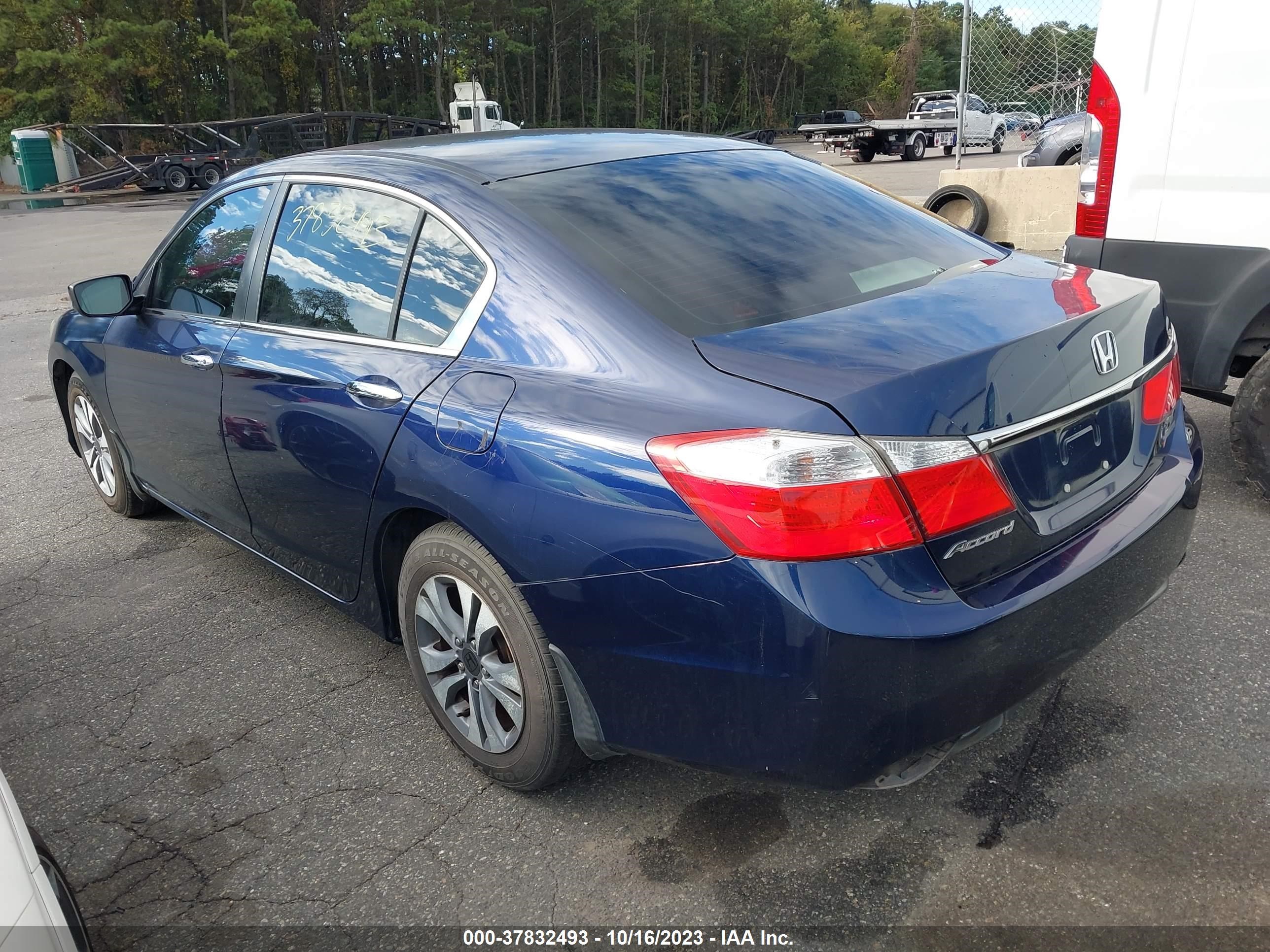 Photo 2 VIN: 1HGCR2F37EA192326 - HONDA ACCORD 