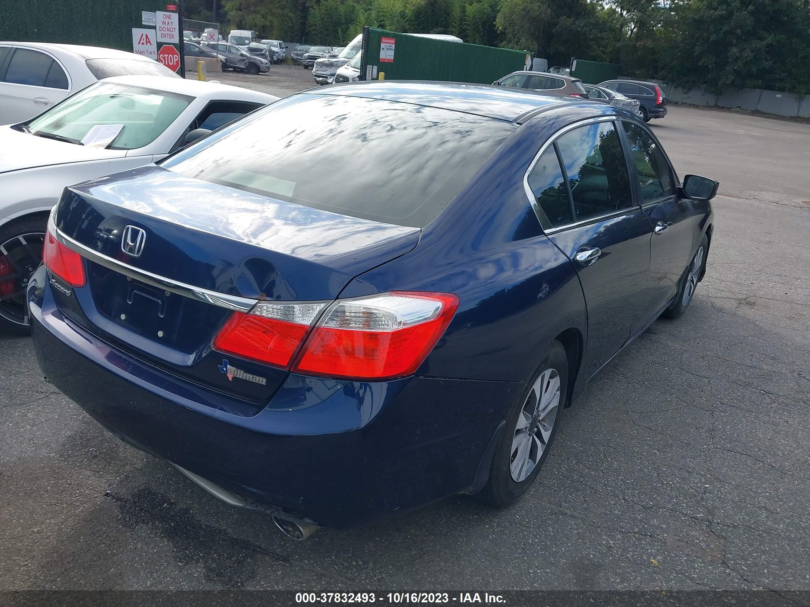 Photo 3 VIN: 1HGCR2F37EA192326 - HONDA ACCORD 