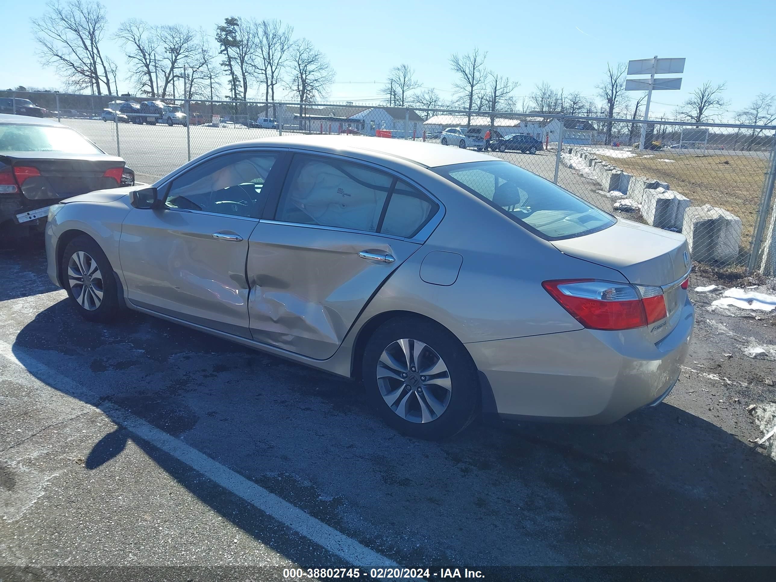 Photo 2 VIN: 1HGCR2F37EA209142 - HONDA ACCORD 