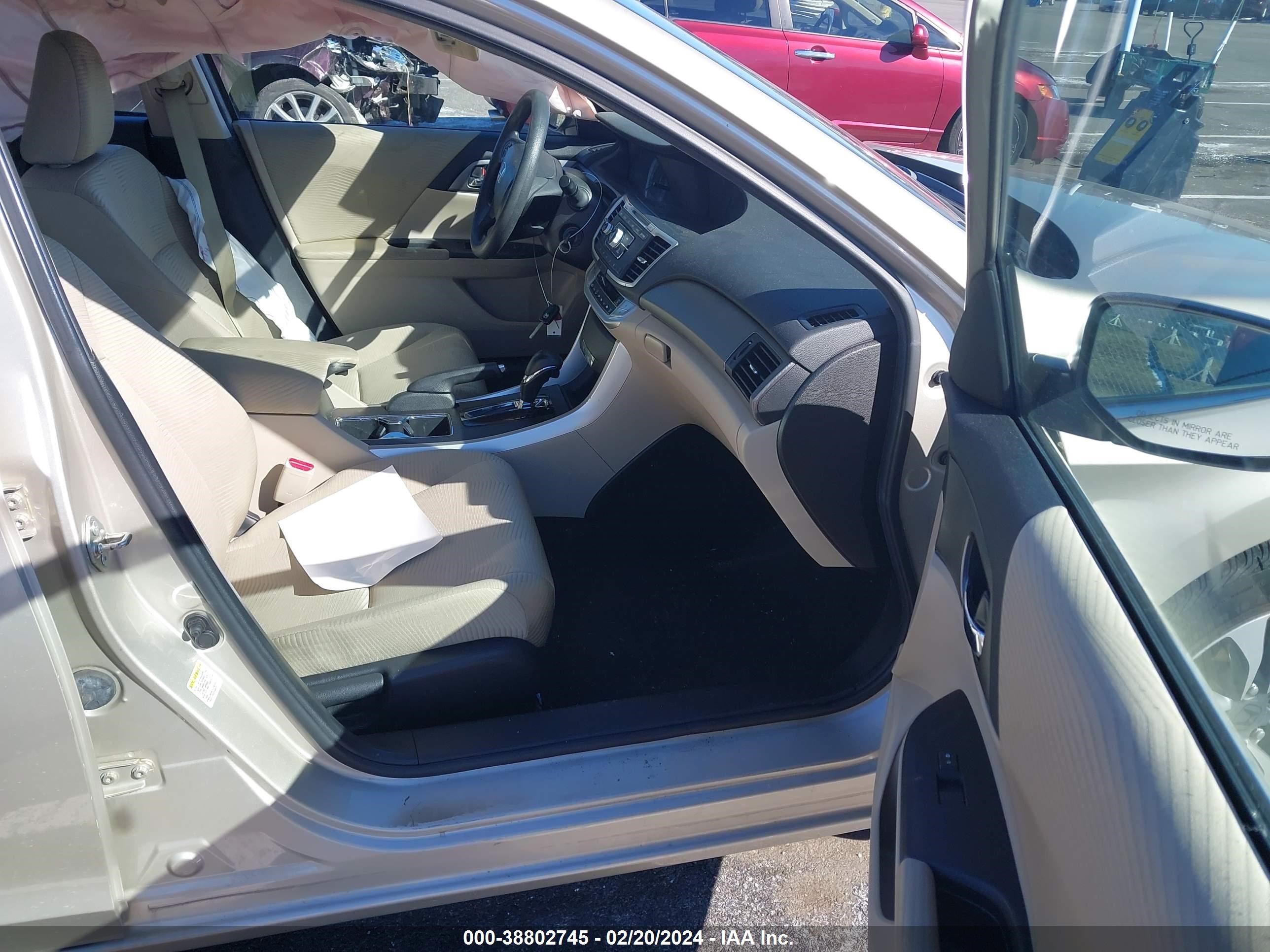 Photo 4 VIN: 1HGCR2F37EA209142 - HONDA ACCORD 