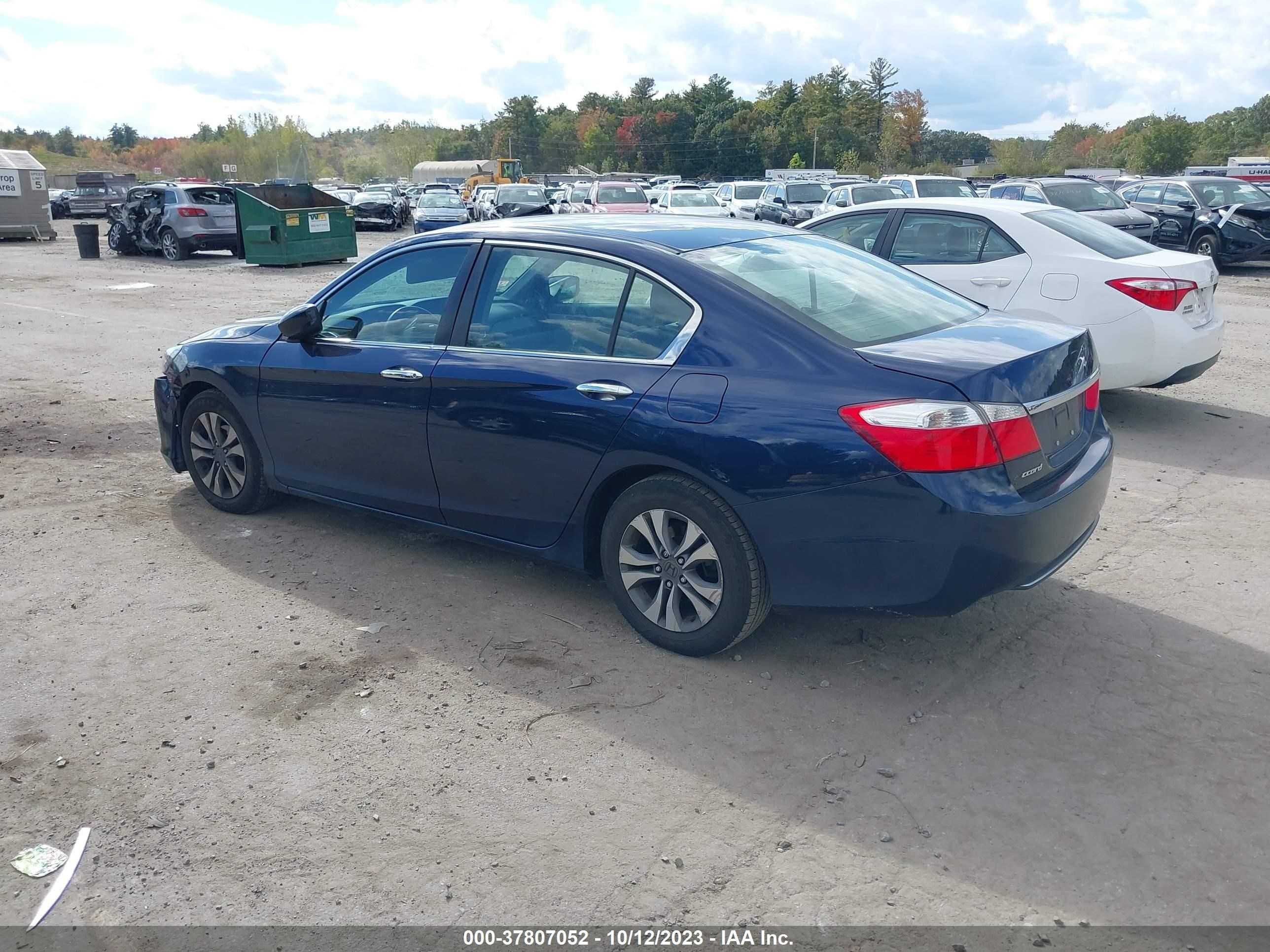 Photo 2 VIN: 1HGCR2F37EA307975 - HONDA ACCORD 