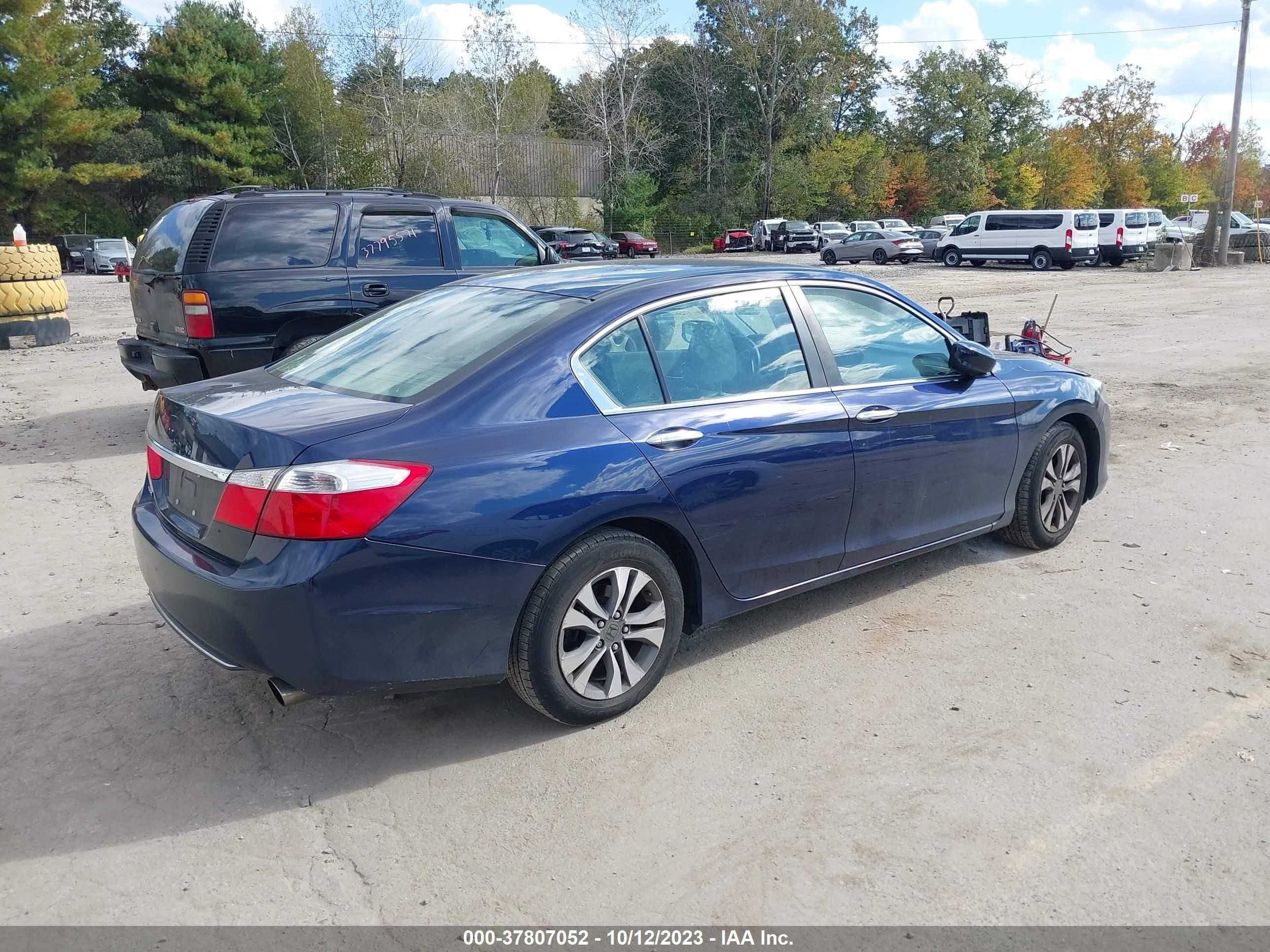 Photo 3 VIN: 1HGCR2F37EA307975 - HONDA ACCORD 