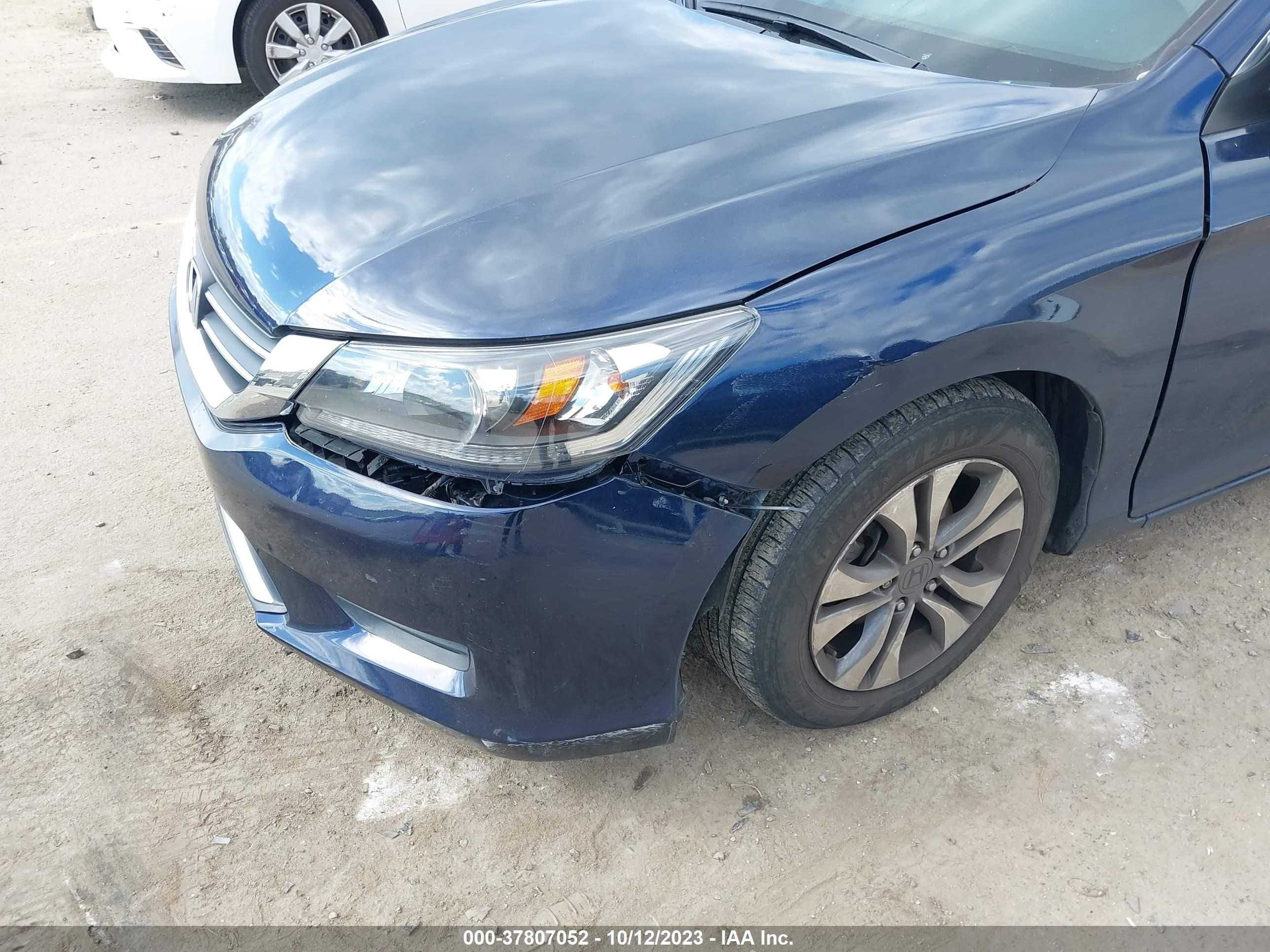 Photo 5 VIN: 1HGCR2F37EA307975 - HONDA ACCORD 