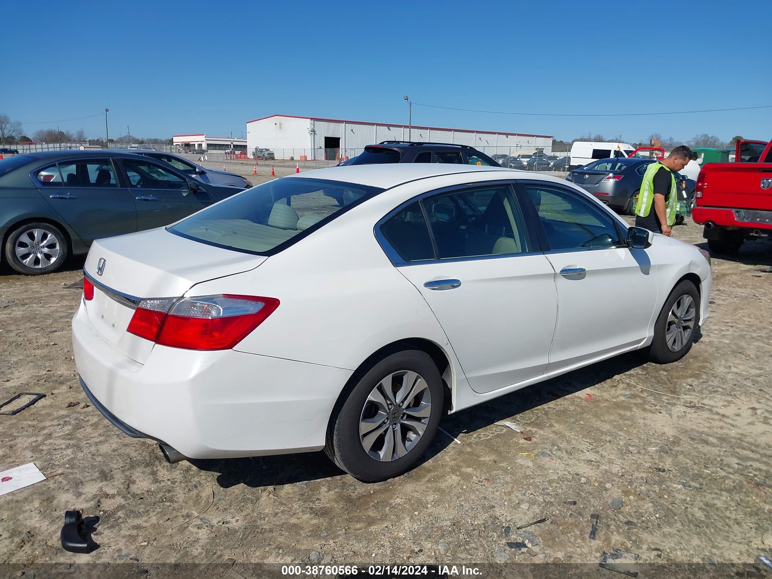 Photo 3 VIN: 1HGCR2F37FA204038 - HONDA ACCORD 