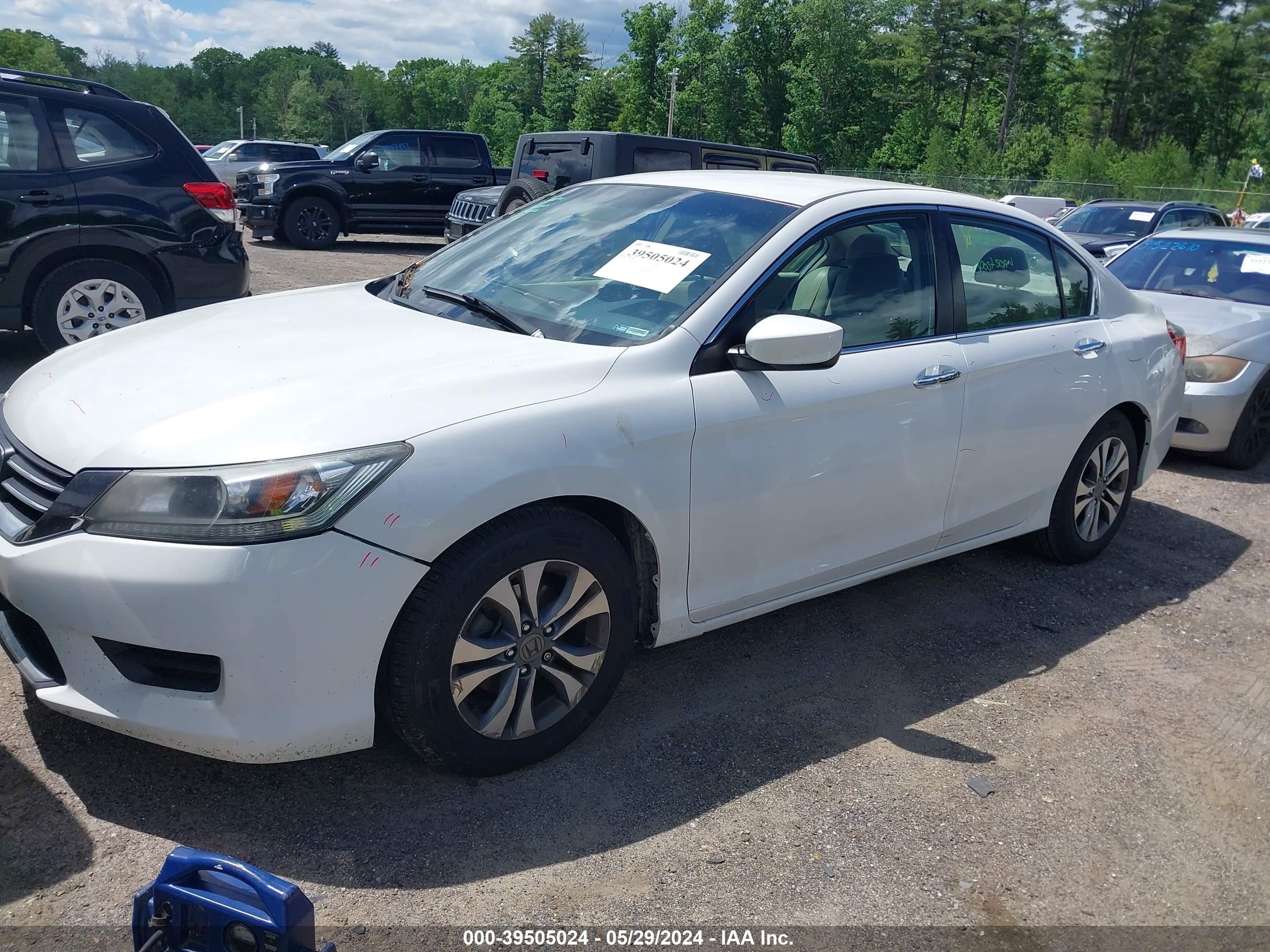 Photo 1 VIN: 1HGCR2F37FA240957 - HONDA ACCORD 