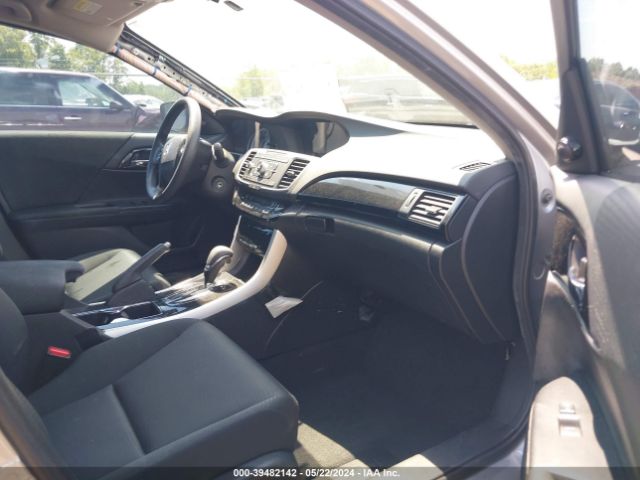 Photo 4 VIN: 1HGCR2F37GA010952 - HONDA ACCORD 