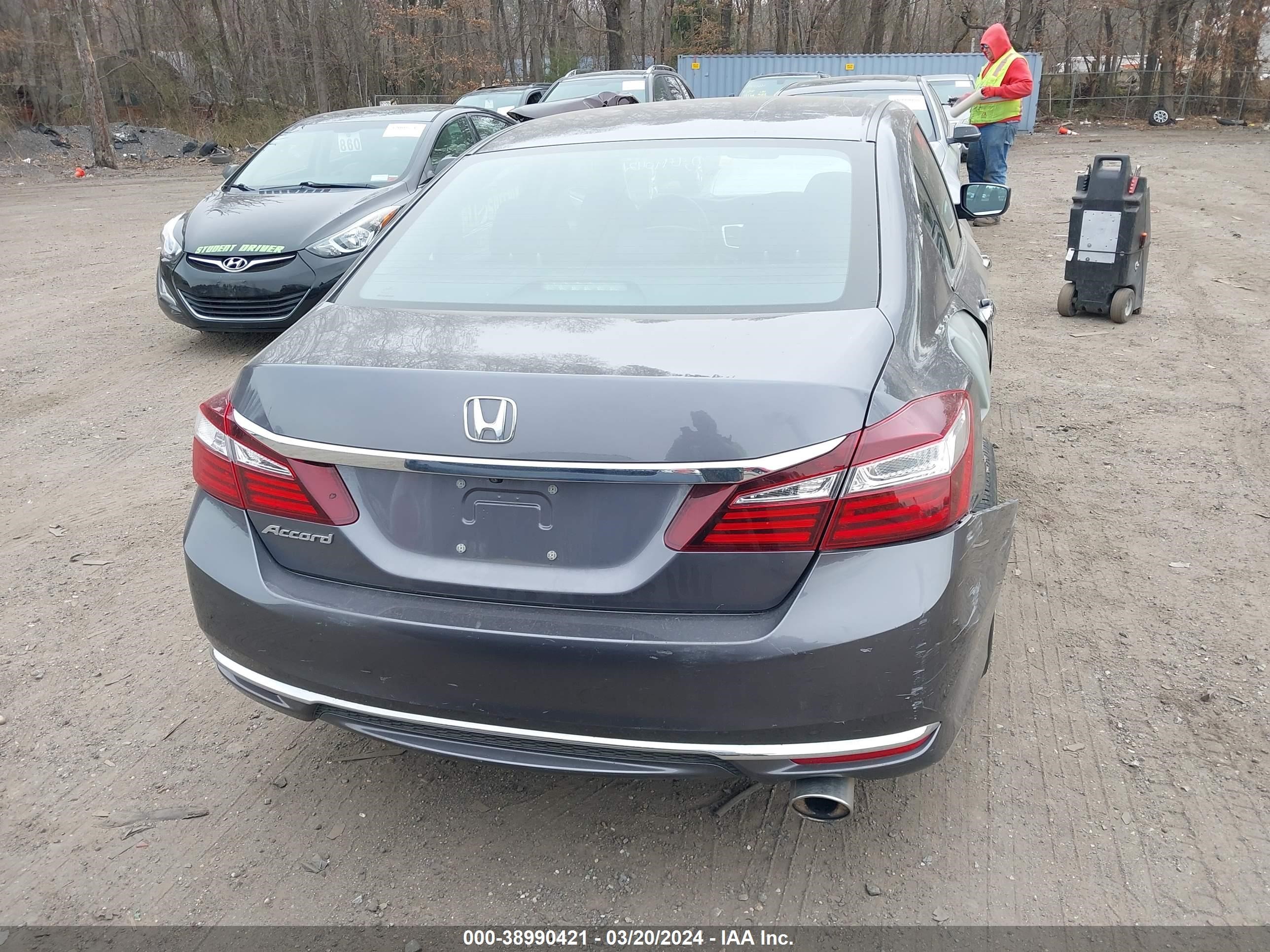 Photo 15 VIN: 1HGCR2F37GA072531 - HONDA ACCORD 