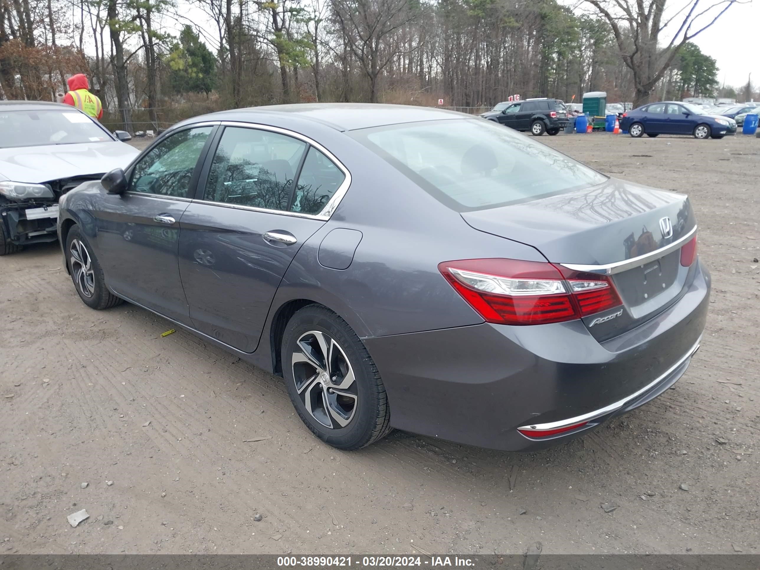 Photo 2 VIN: 1HGCR2F37GA072531 - HONDA ACCORD 