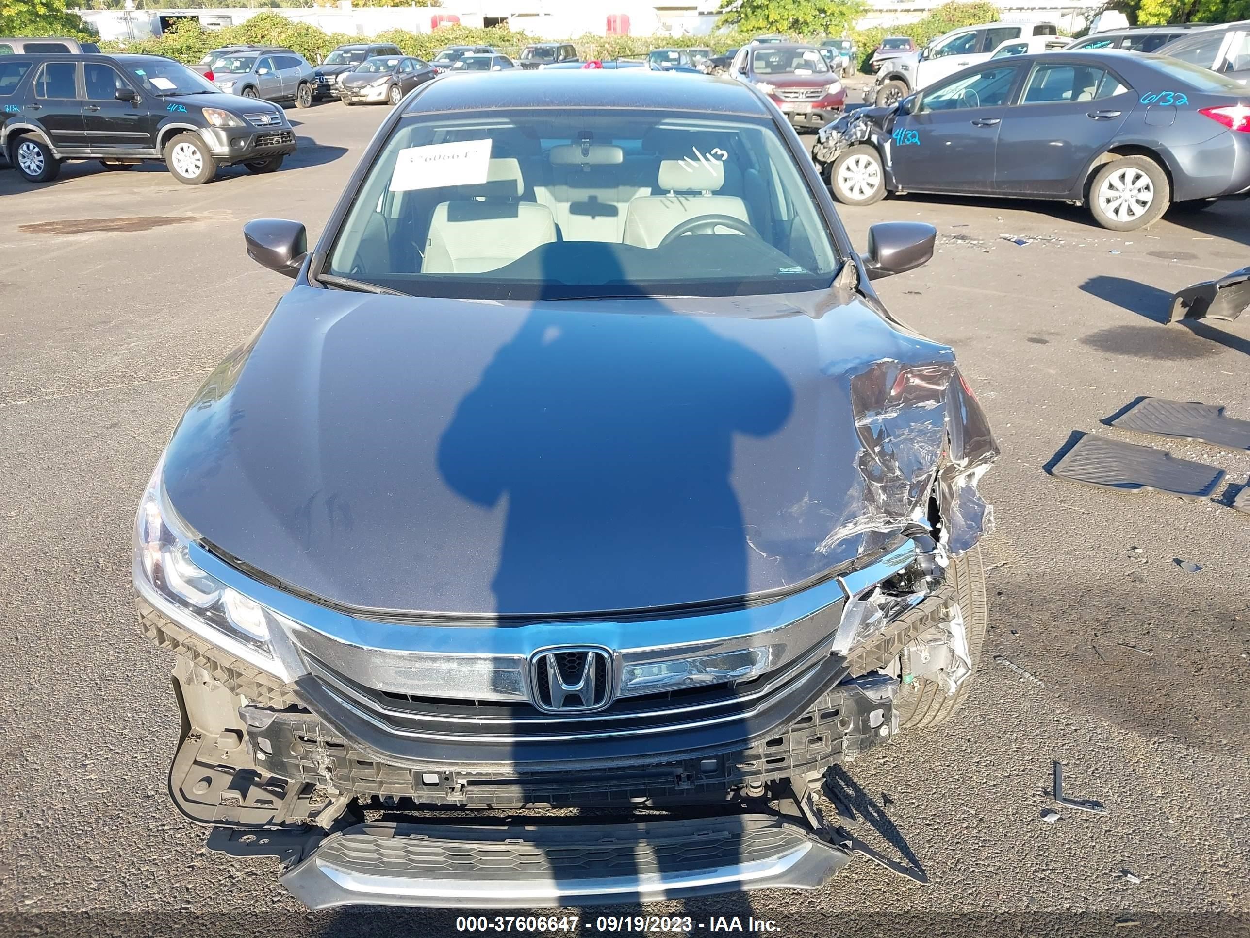 Photo 12 VIN: 1HGCR2F37HA111457 - HONDA ACCORD 