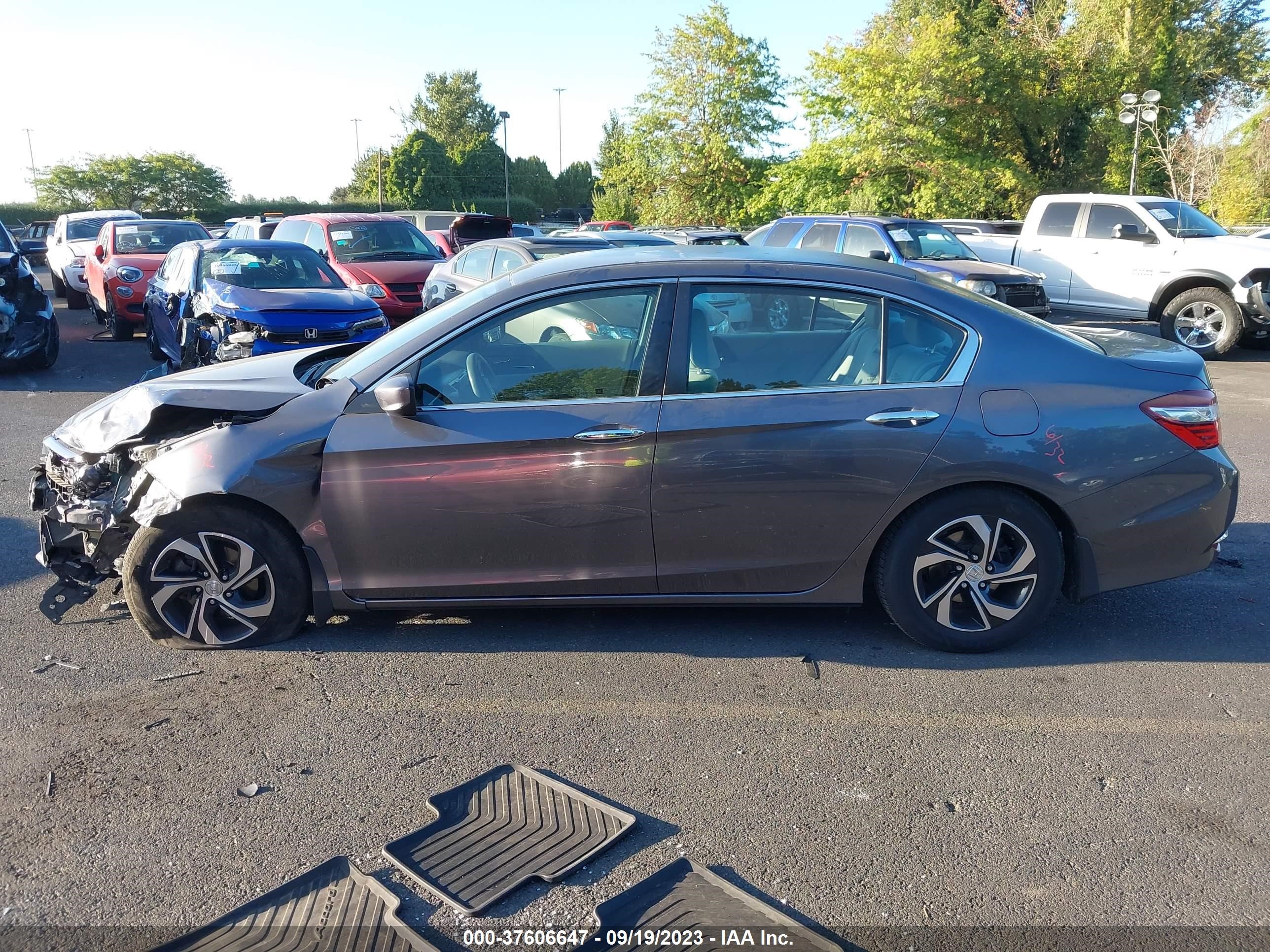 Photo 14 VIN: 1HGCR2F37HA111457 - HONDA ACCORD 