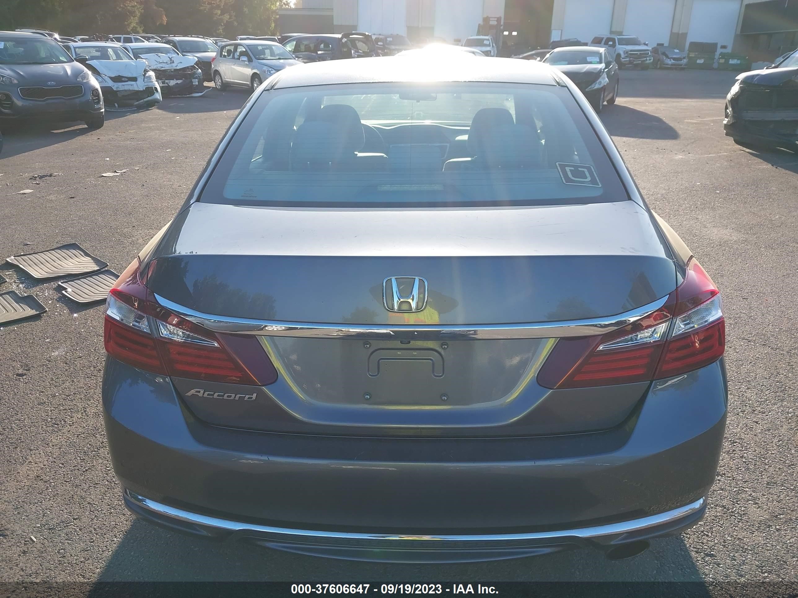 Photo 16 VIN: 1HGCR2F37HA111457 - HONDA ACCORD 