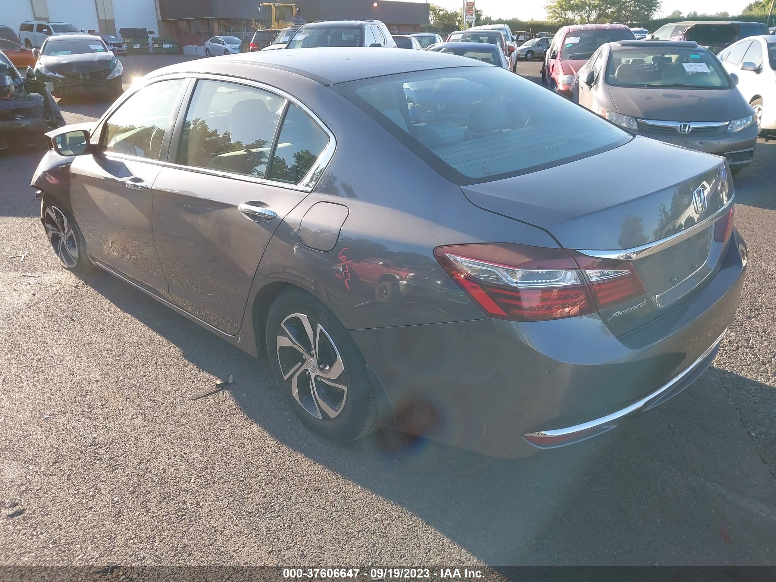 Photo 2 VIN: 1HGCR2F37HA111457 - HONDA ACCORD 