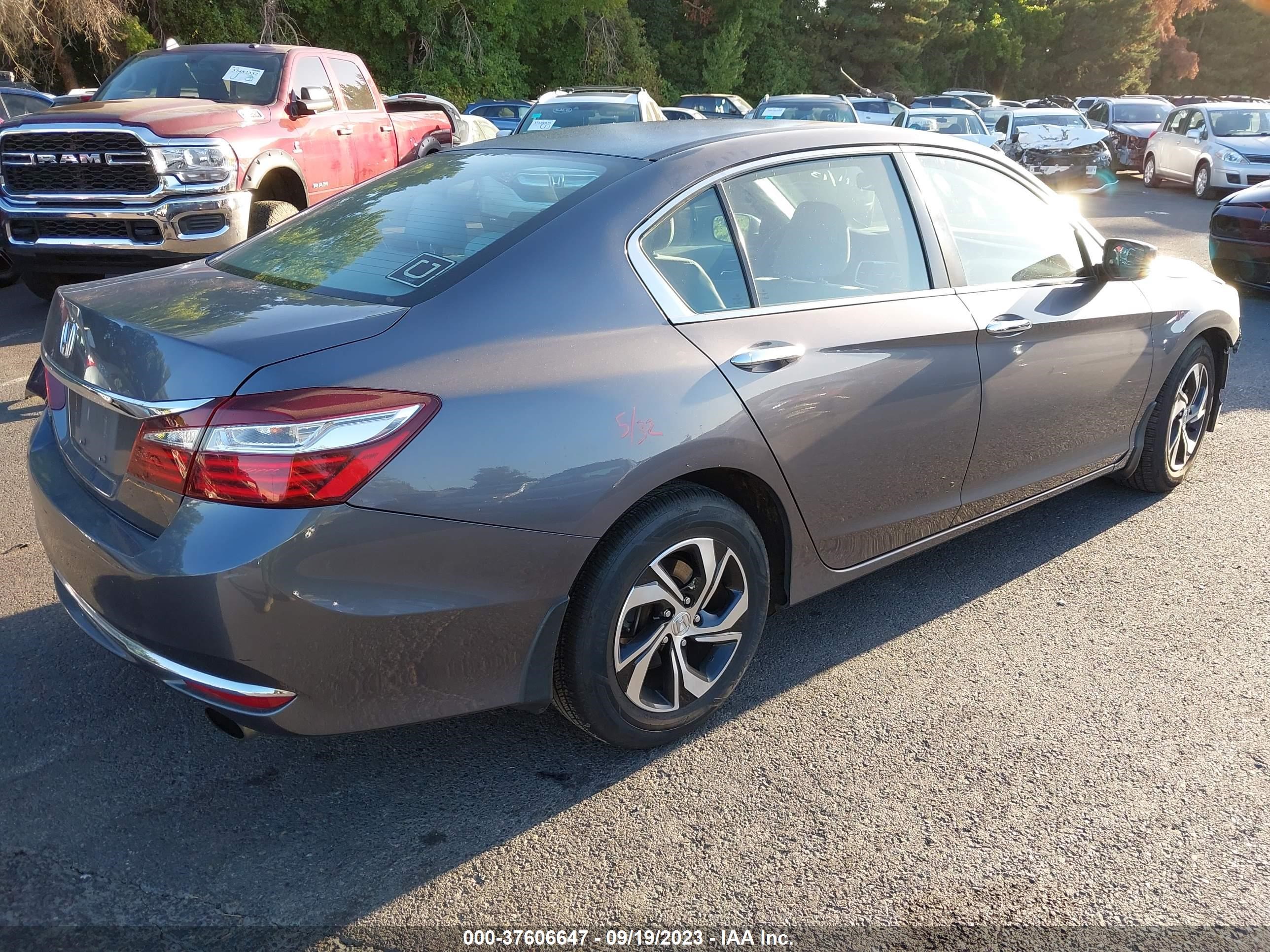 Photo 3 VIN: 1HGCR2F37HA111457 - HONDA ACCORD 