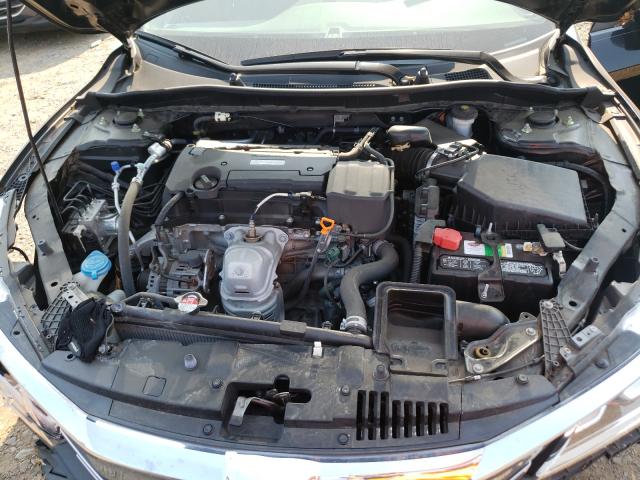 Photo 6 VIN: 1HGCR2F37HA121129 - HONDA ACCORD LX 