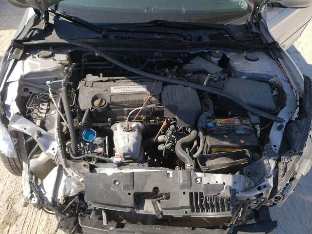 Photo 6 VIN: 1HGCR2F38DA166901 - HONDA ACCORD LX 