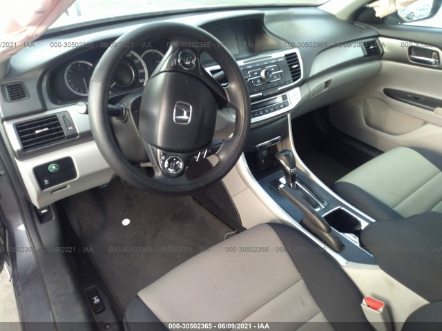 Photo 4 VIN: 1HGCR2F38DA228670 - HONDA ACCORD SDN 