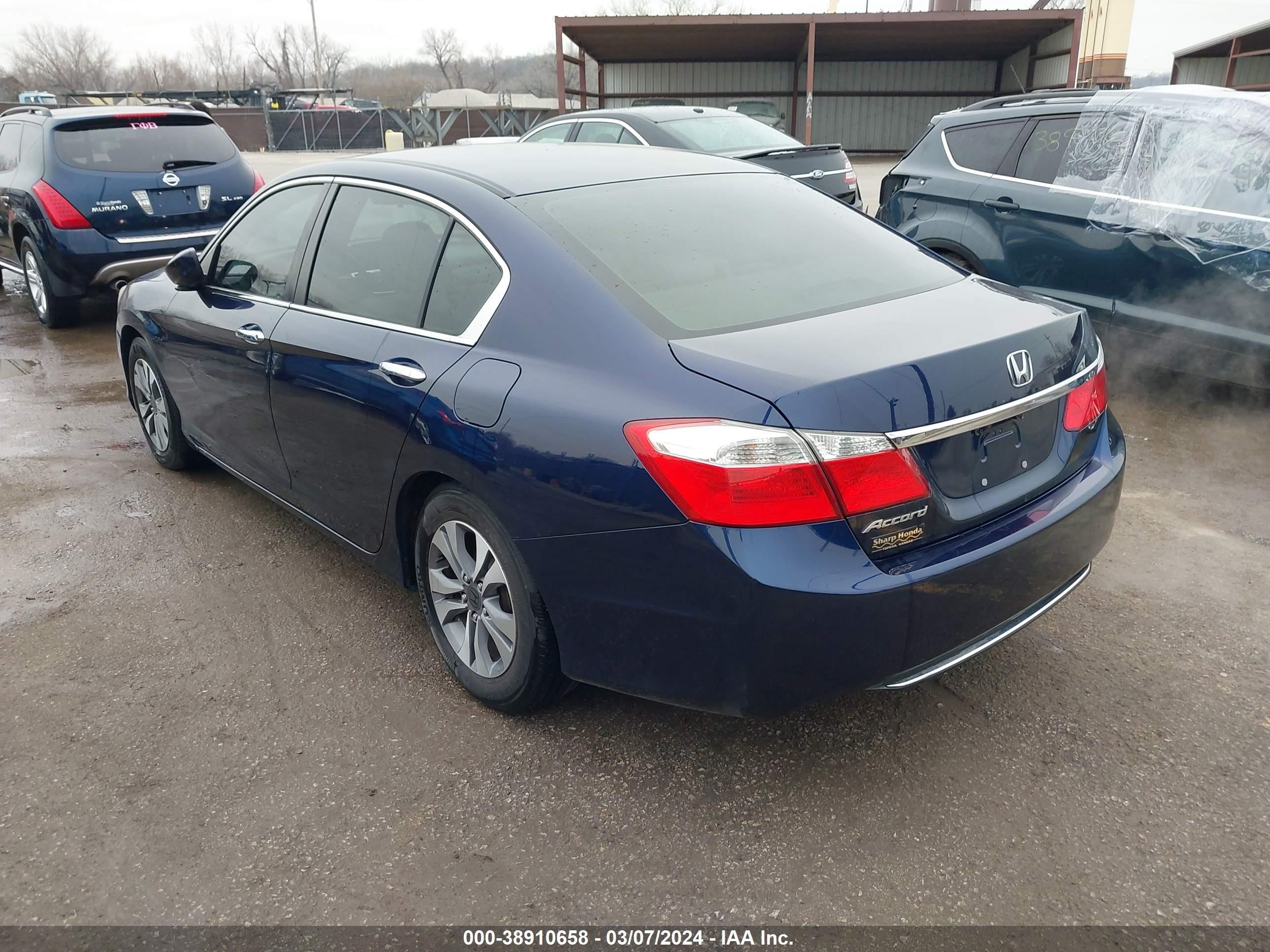 Photo 2 VIN: 1HGCR2F38EA061907 - HONDA ACCORD 