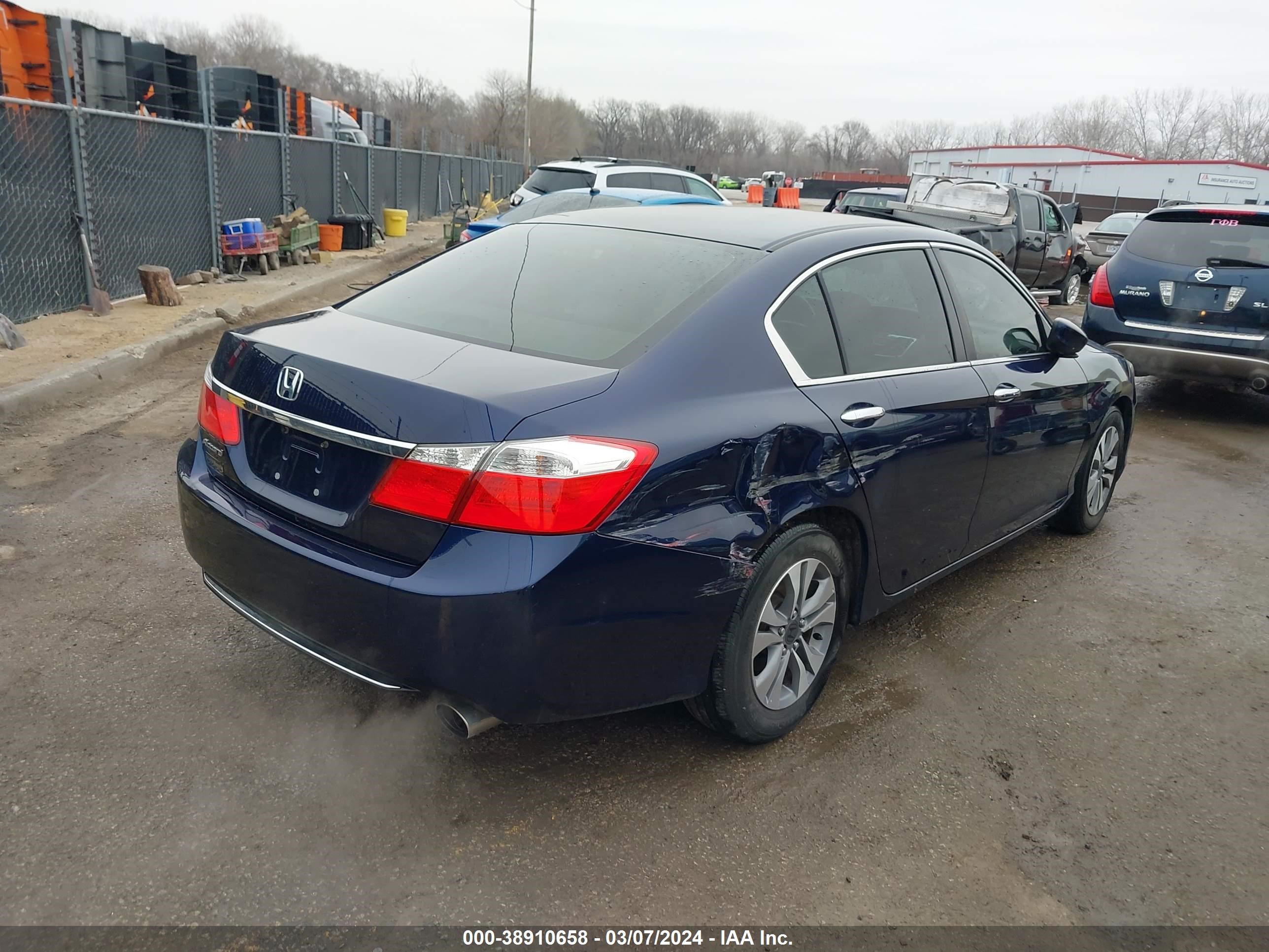 Photo 3 VIN: 1HGCR2F38EA061907 - HONDA ACCORD 