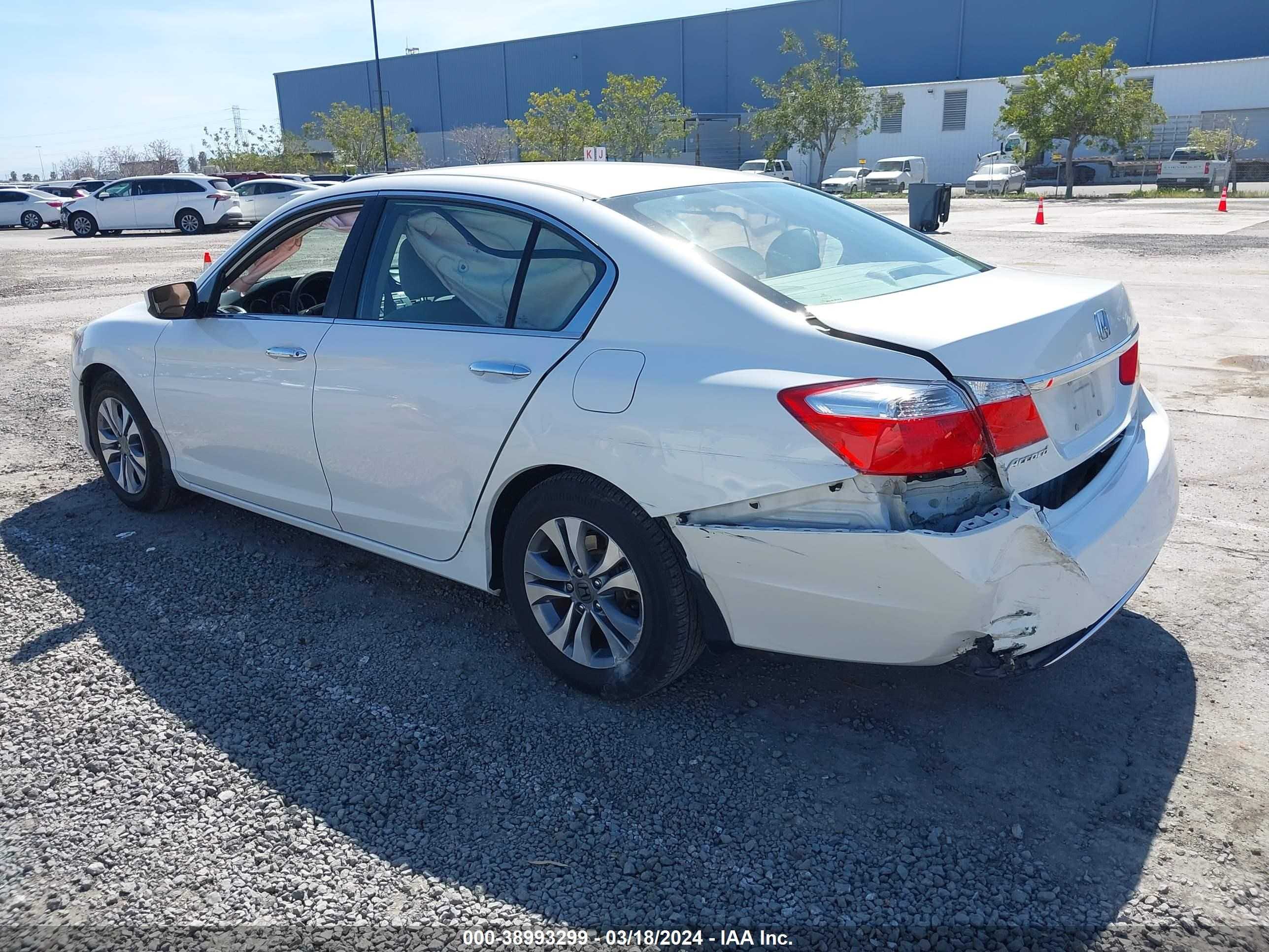 Photo 2 VIN: 1HGCR2F38FA037480 - HONDA ACCORD 