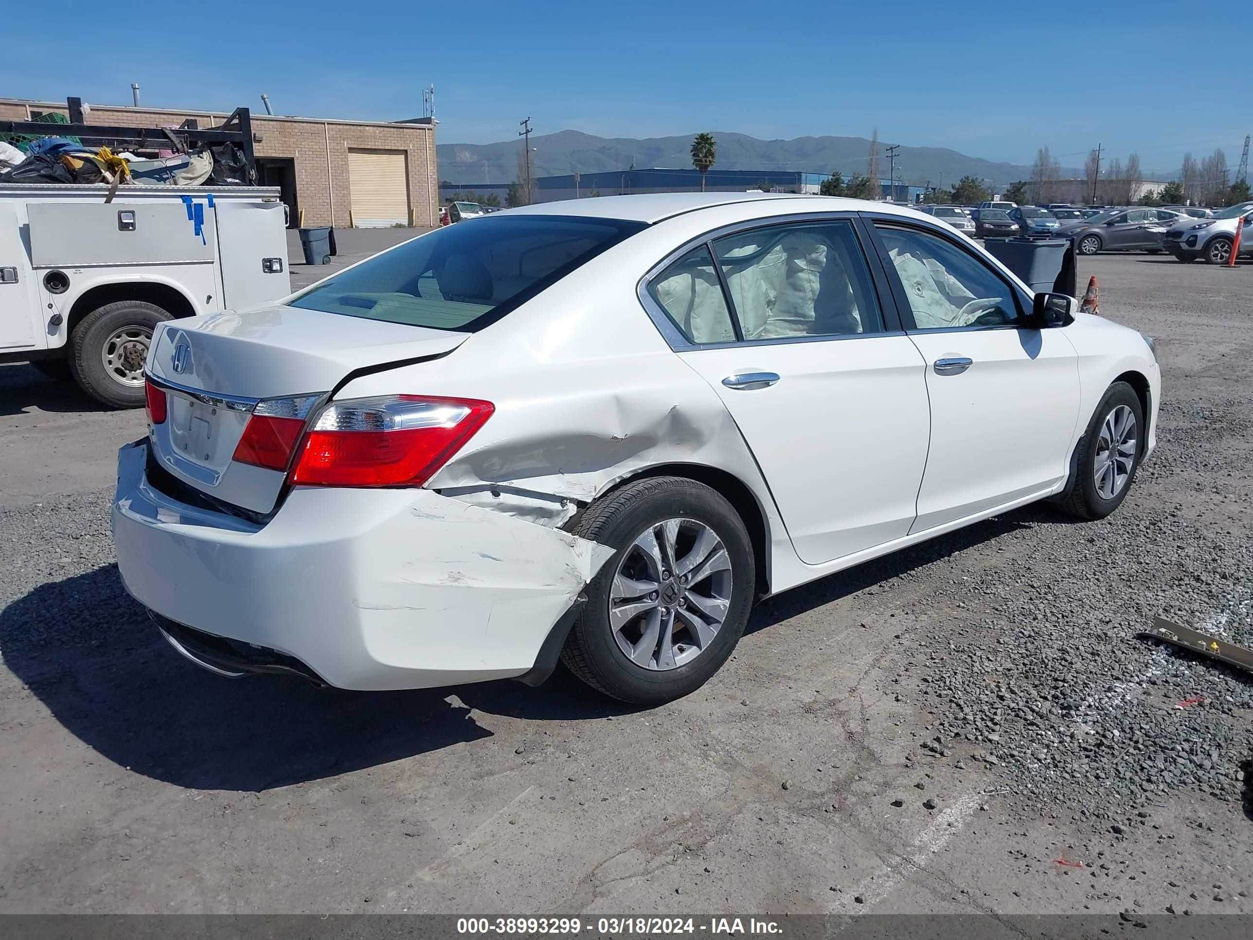 Photo 3 VIN: 1HGCR2F38FA037480 - HONDA ACCORD 