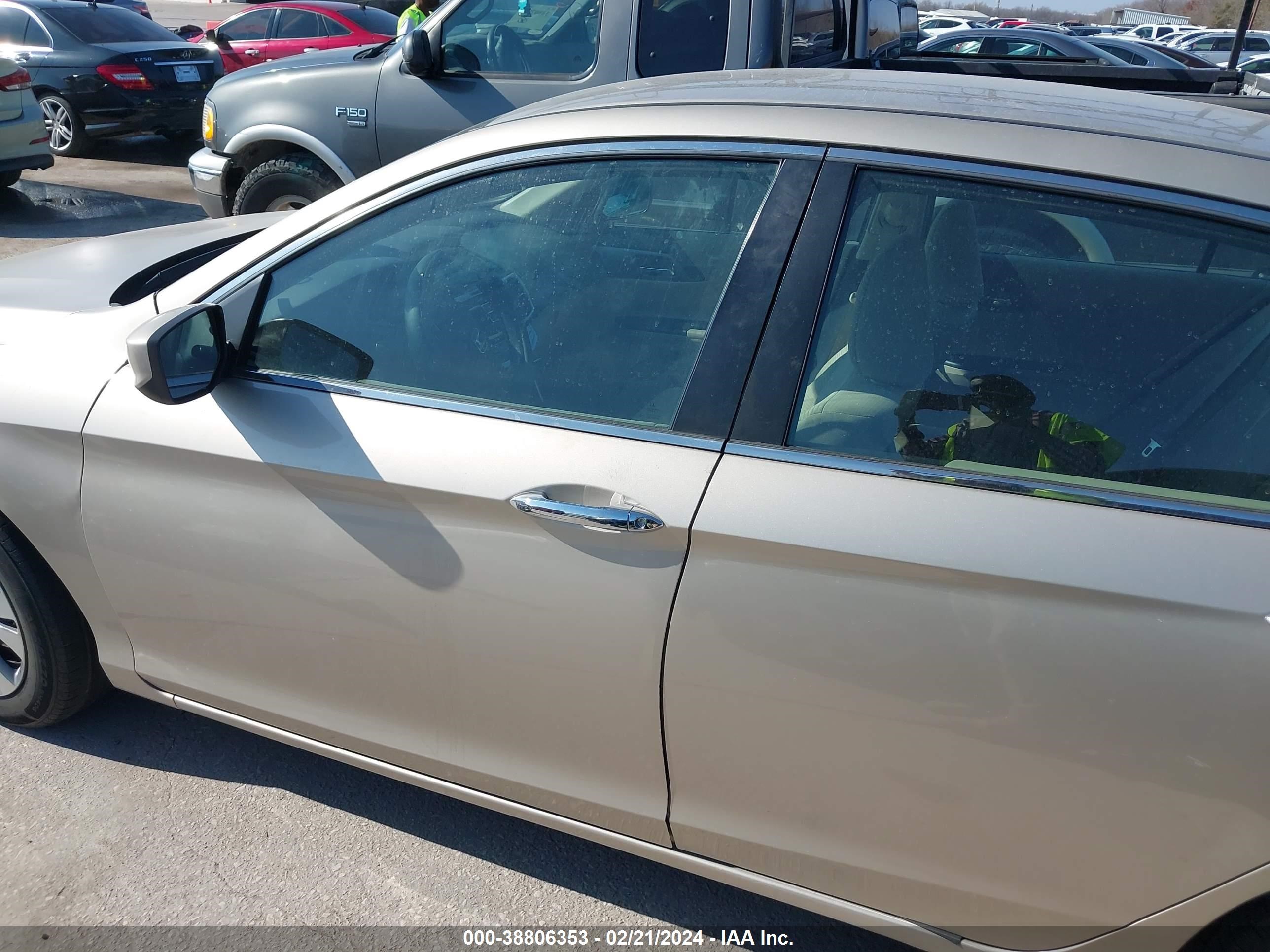 Photo 13 VIN: 1HGCR2F38FA141368 - HONDA ACCORD 