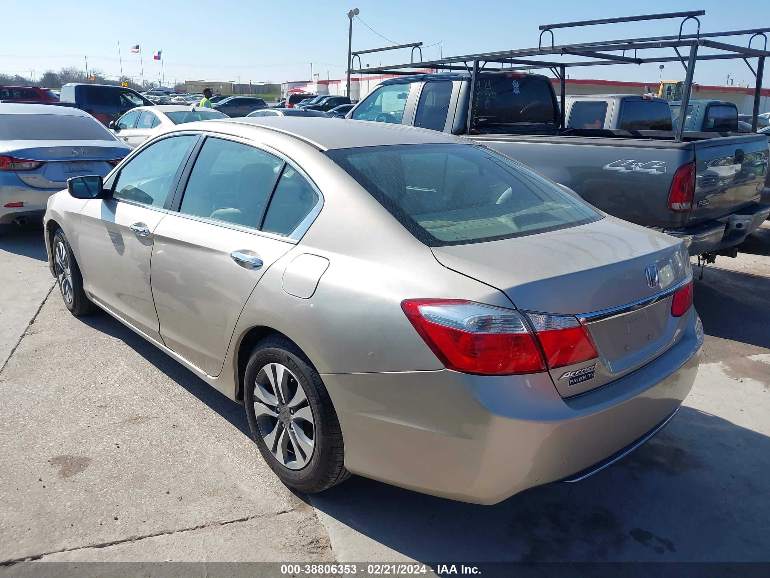 Photo 2 VIN: 1HGCR2F38FA141368 - HONDA ACCORD 