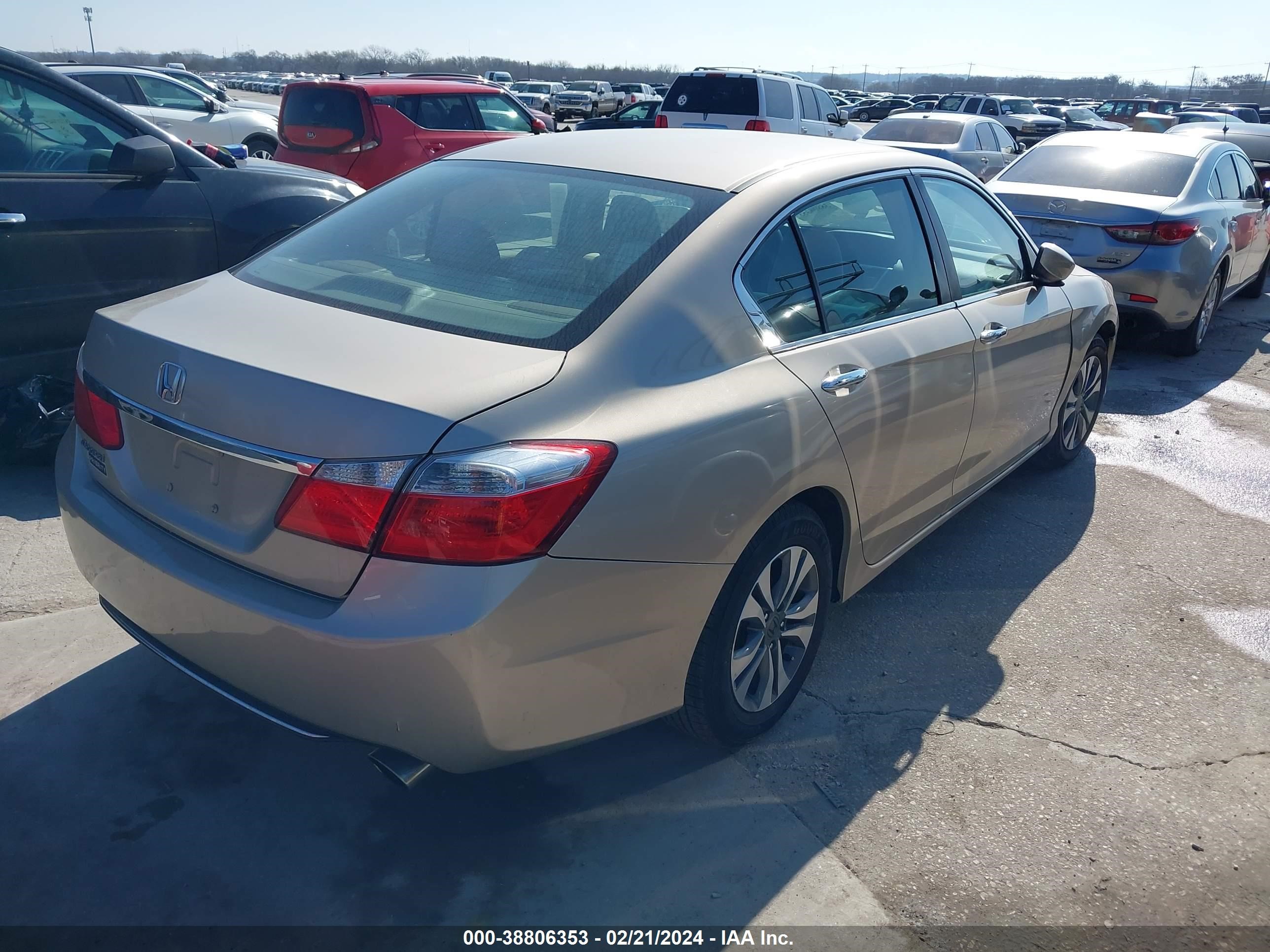 Photo 3 VIN: 1HGCR2F38FA141368 - HONDA ACCORD 