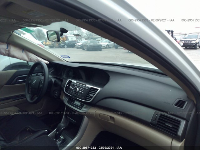 Photo 4 VIN: 1HGCR2F38FA235203 - HONDA ACCORD SEDAN 