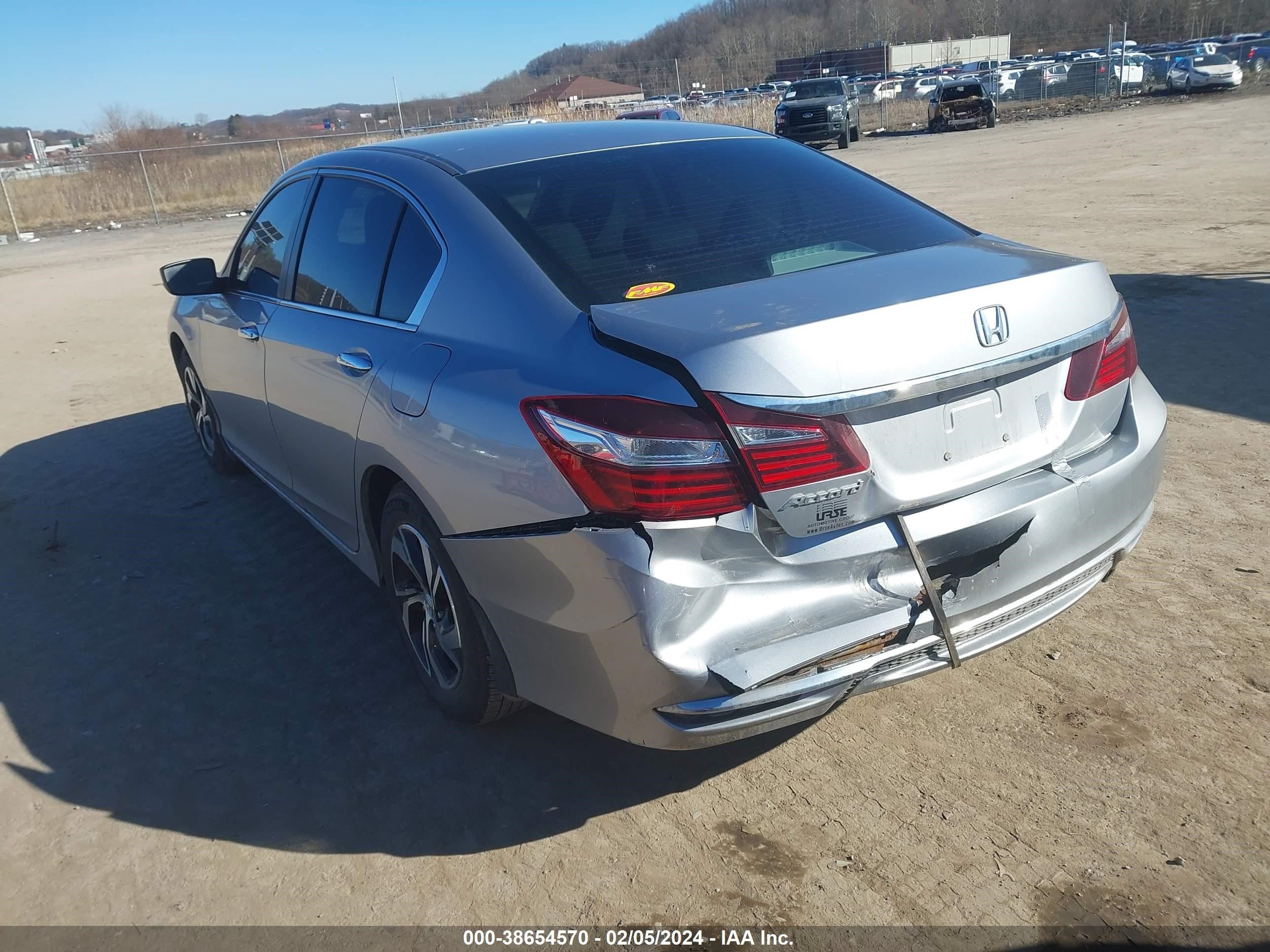 Photo 2 VIN: 1HGCR2F38GA015979 - HONDA ACCORD 