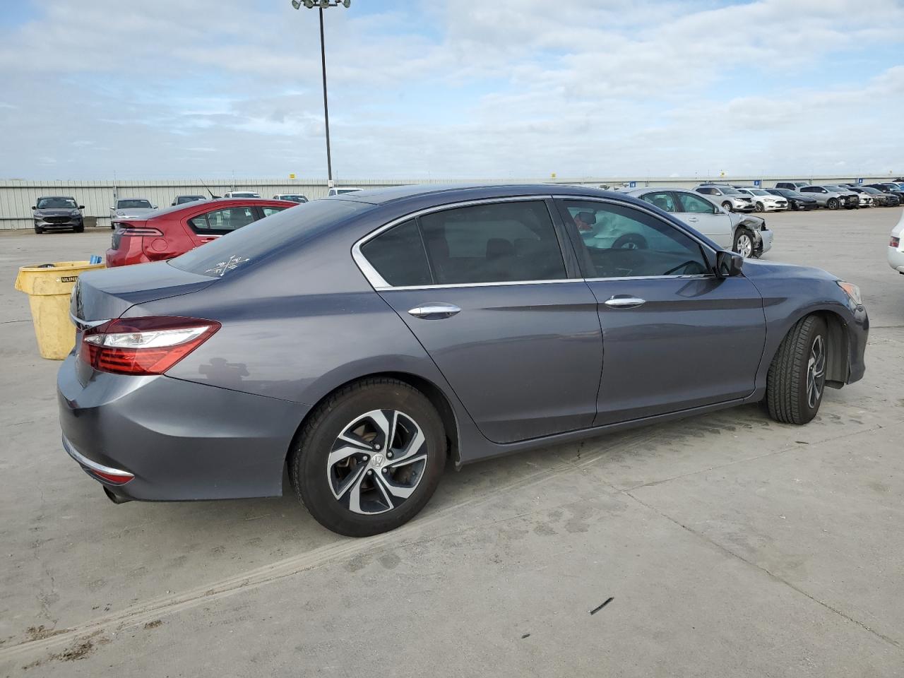 Photo 2 VIN: 1HGCR2F38GA120120 - HONDA ACCORD 