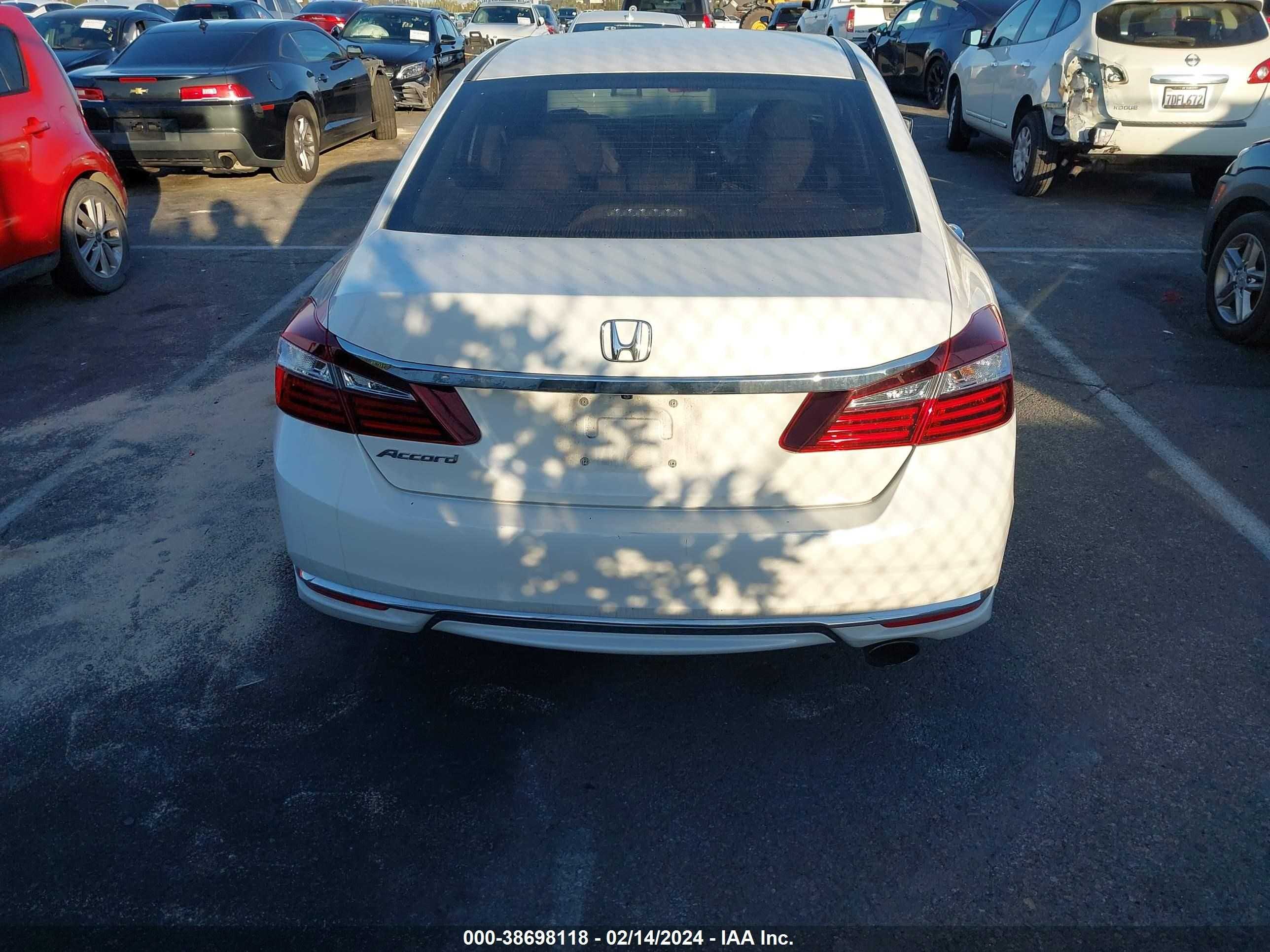 Photo 15 VIN: 1HGCR2F38GA142005 - HONDA ACCORD 